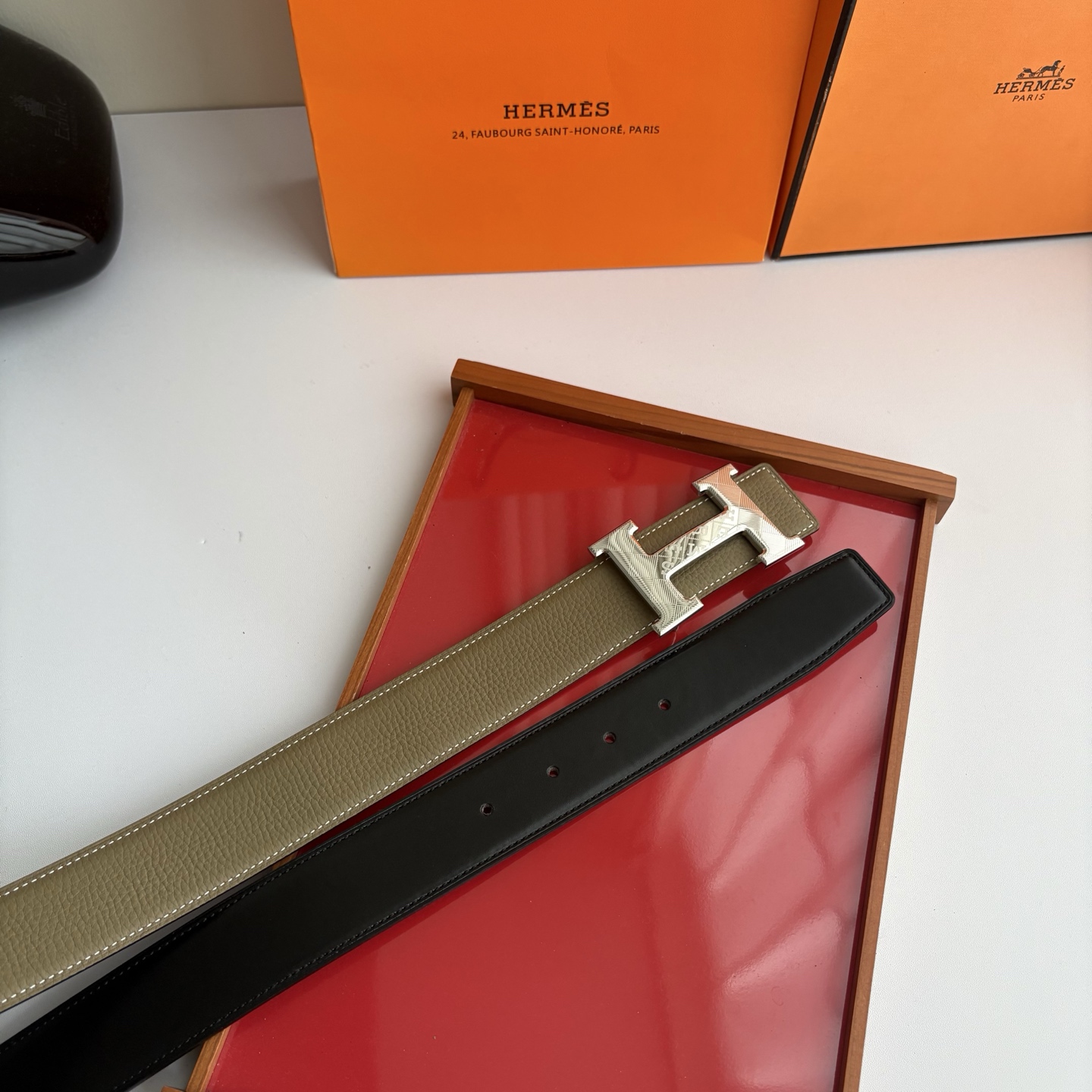 【爱马仕】Hermes 原单爱马仕，宽3.8cm进口原版皮带身，双面可两面用，精品电镀五金 ！