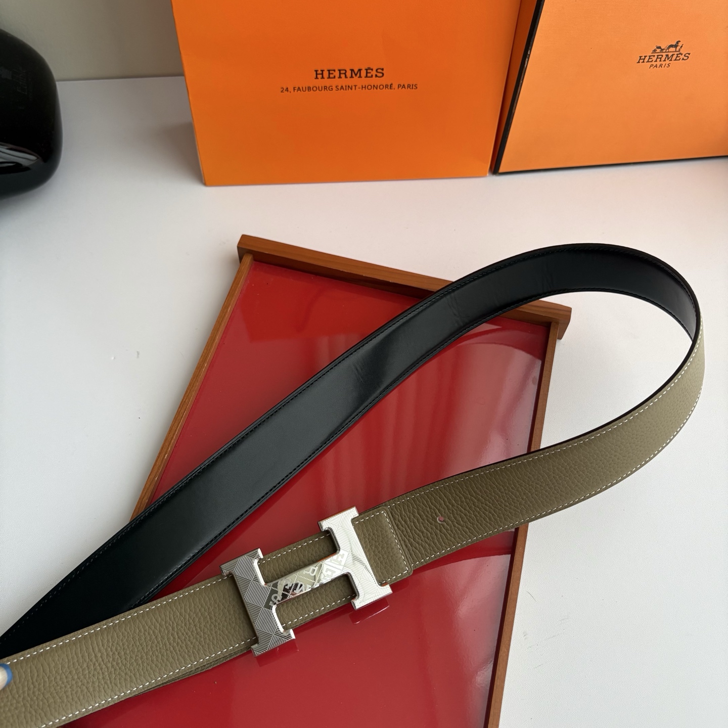 【爱马仕】Hermes 原单爱马仕，宽3.8cm进口原版皮带身，双面可两面用，精品电镀五金 ！