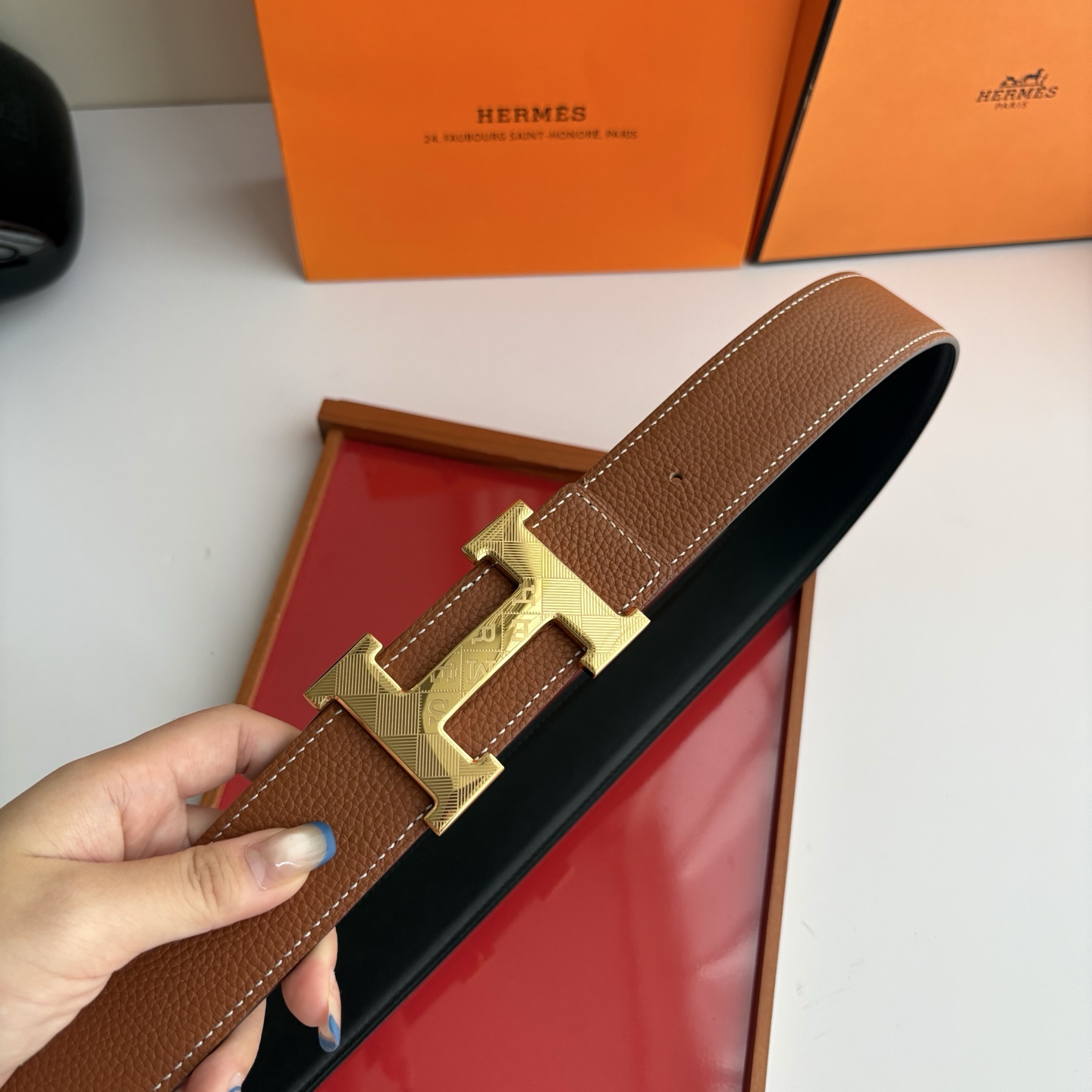 【爱马仕】Hermes 原单爱马仕，宽3.8cm进口原版皮带身，双面可两面用，精品电镀五金 ！