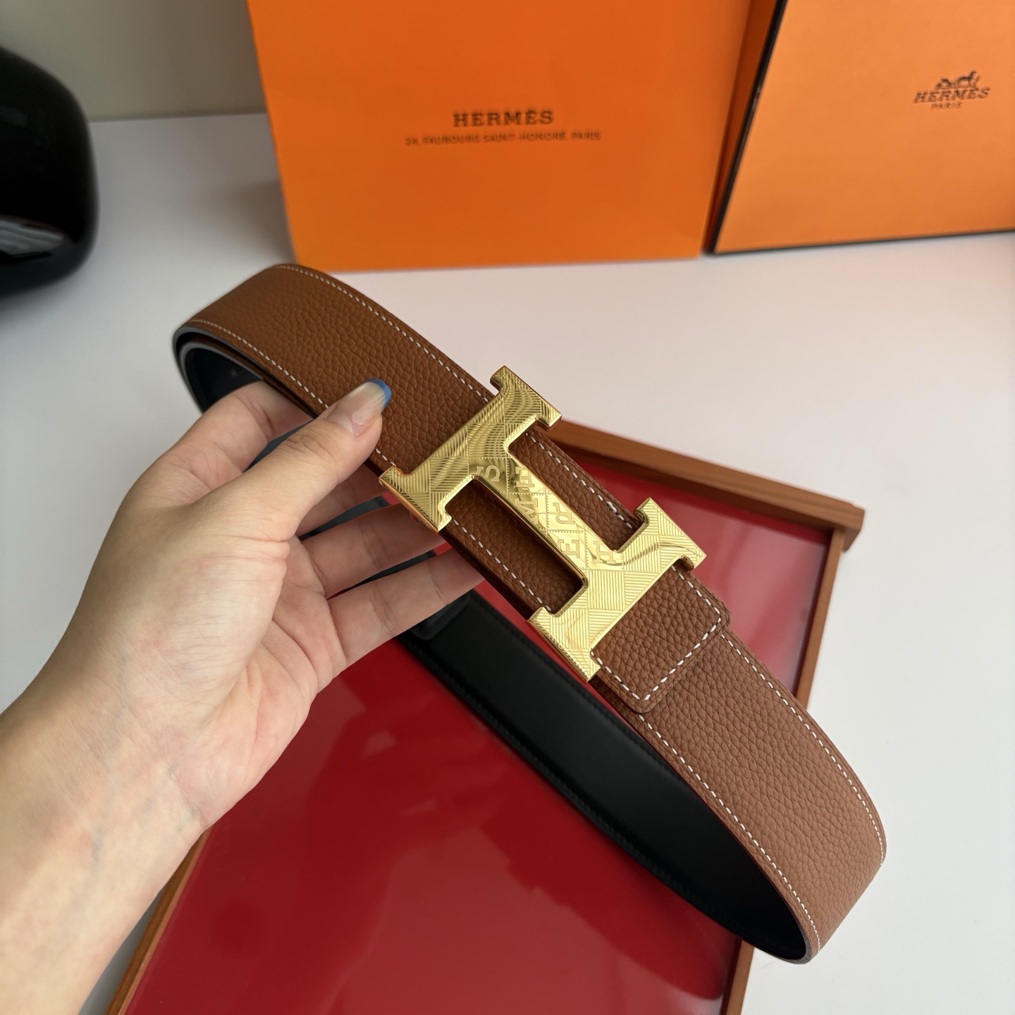 【爱马仕】Hermes 原单爱马仕，宽3.8cm进口原版皮带身，双面可两面用，精品电镀五金 ！