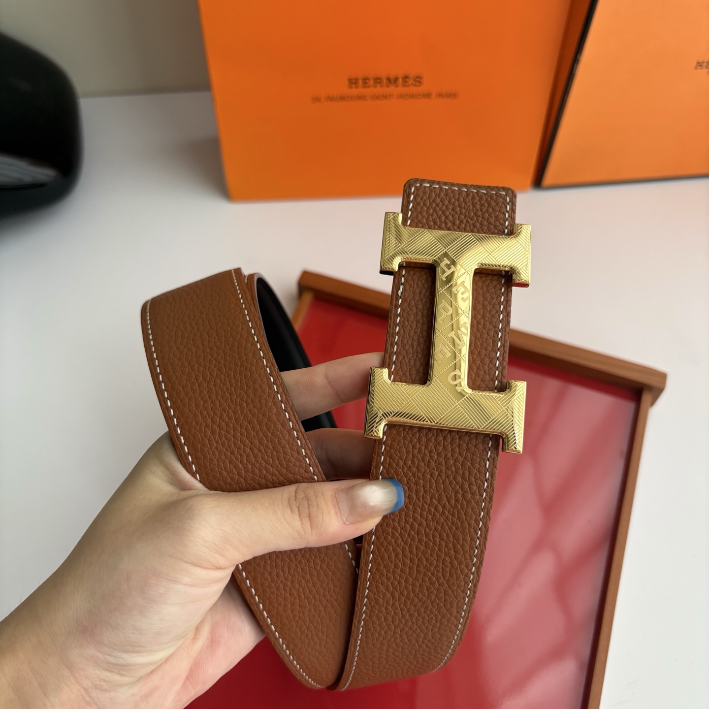 【爱马仕】Hermes 原单爱马仕，宽3.8cm进口原版皮带身，双面可两面用，精品电镀五金 ！