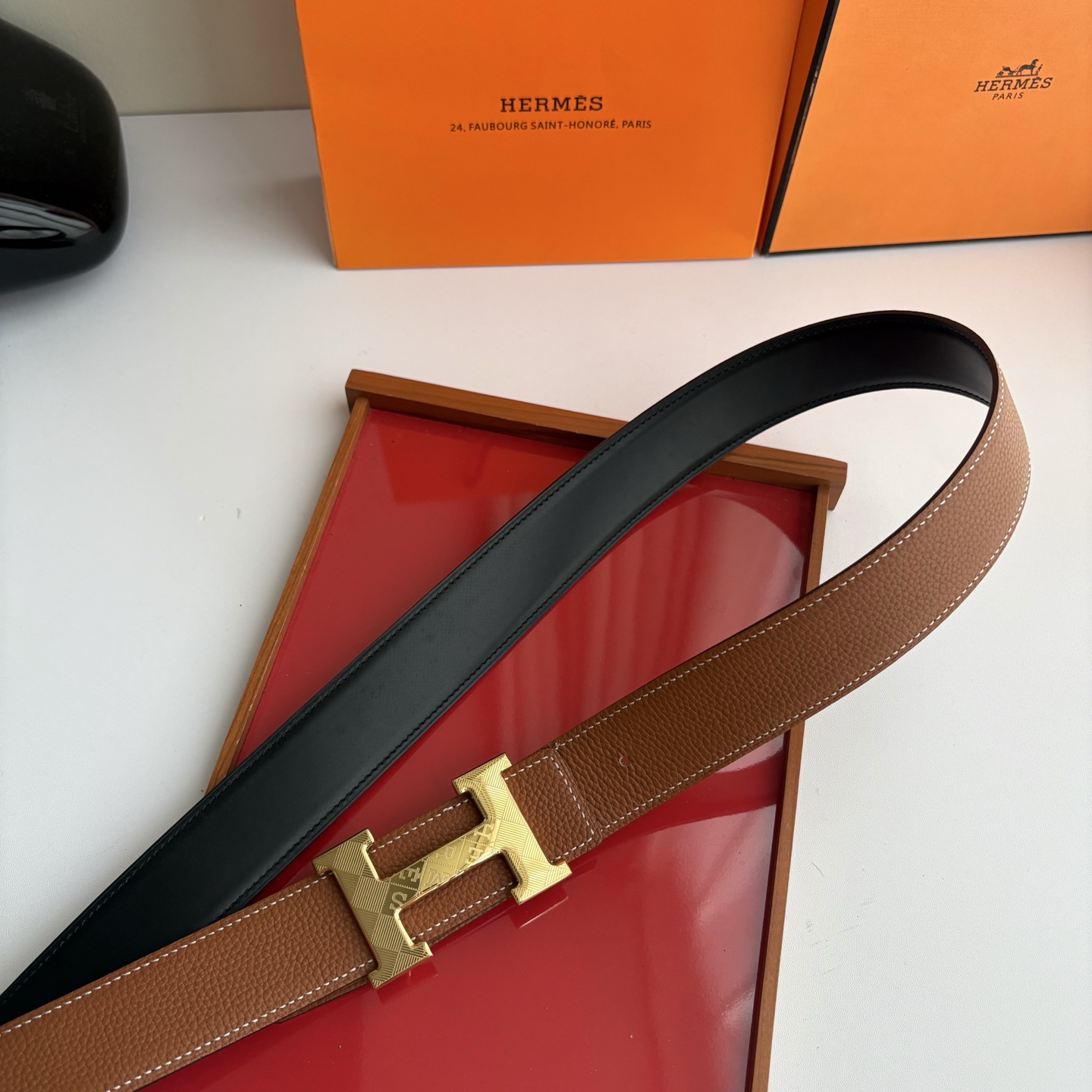 【爱马仕】Hermes 原单爱马仕，宽3.8cm进口原版皮带身，双面可两面用，精品电镀五金 ！