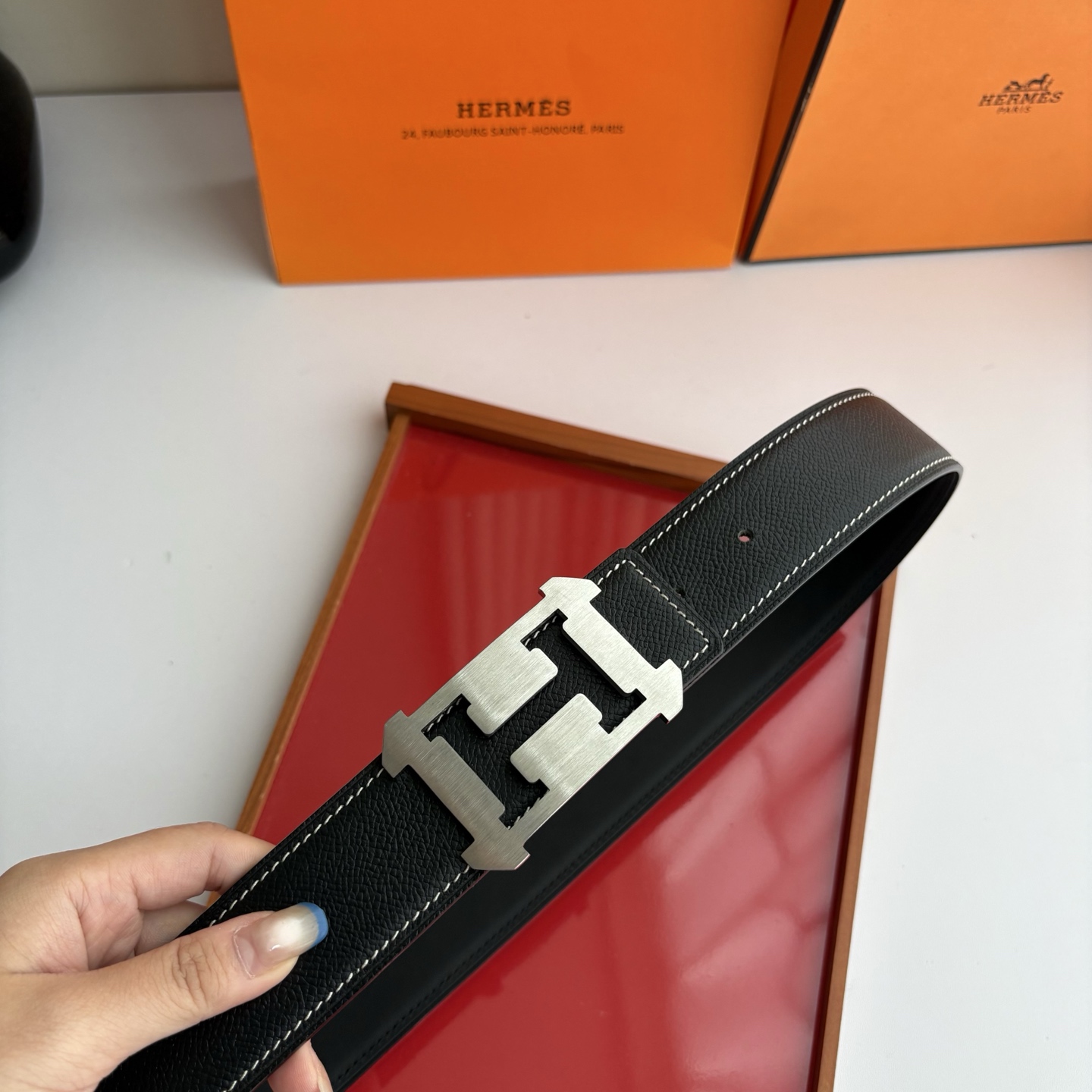 【爱马仕】Hermes 原单爱马仕，宽3.8cm进口原版皮带身，双面可两面用，精品电镀五金 ！