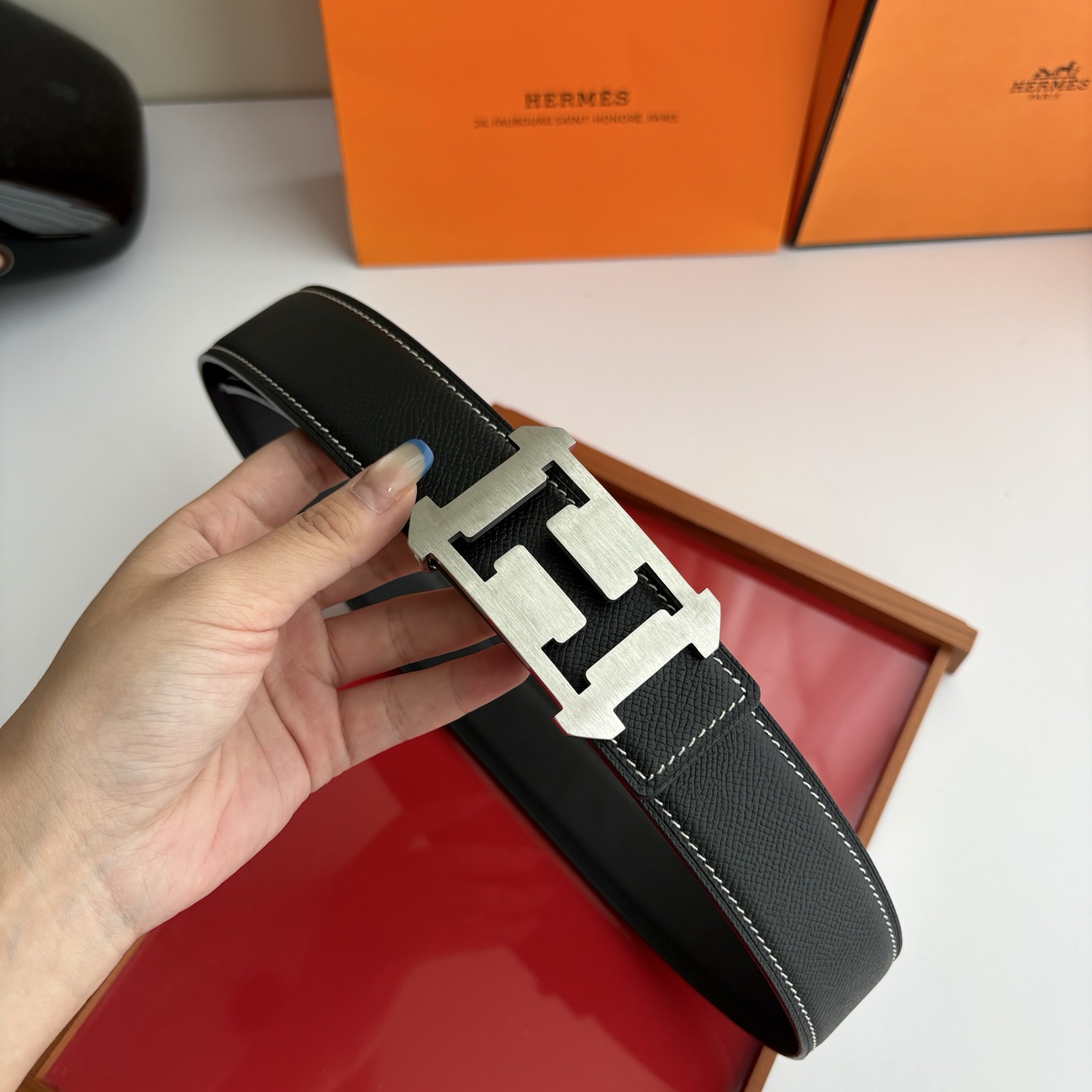 【爱马仕】Hermes 原单爱马仕，宽3.8cm进口原版皮带身，双面可两面用，精品电镀五金 ！