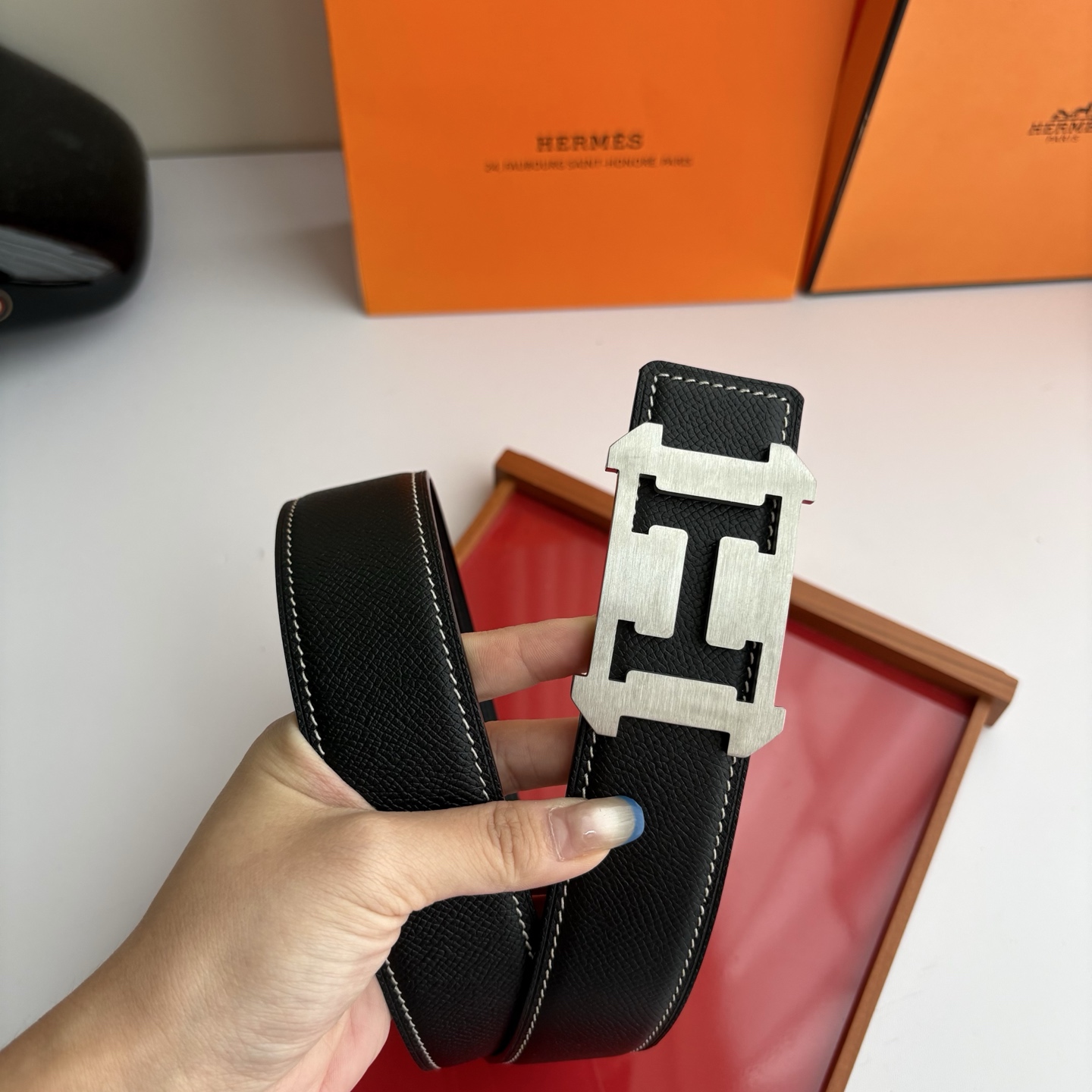 【爱马仕】Hermes 原单爱马仕，宽3.8cm进口原版皮带身，双面可两面用，精品电镀五金 ！