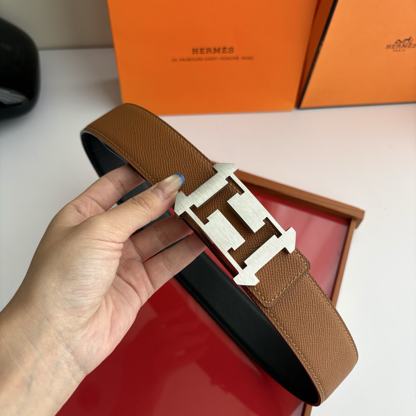 【爱马仕】Hermes 原单爱马仕，宽3.8cm进口原版皮带身，双面可两面用，精品电镀五金 ！