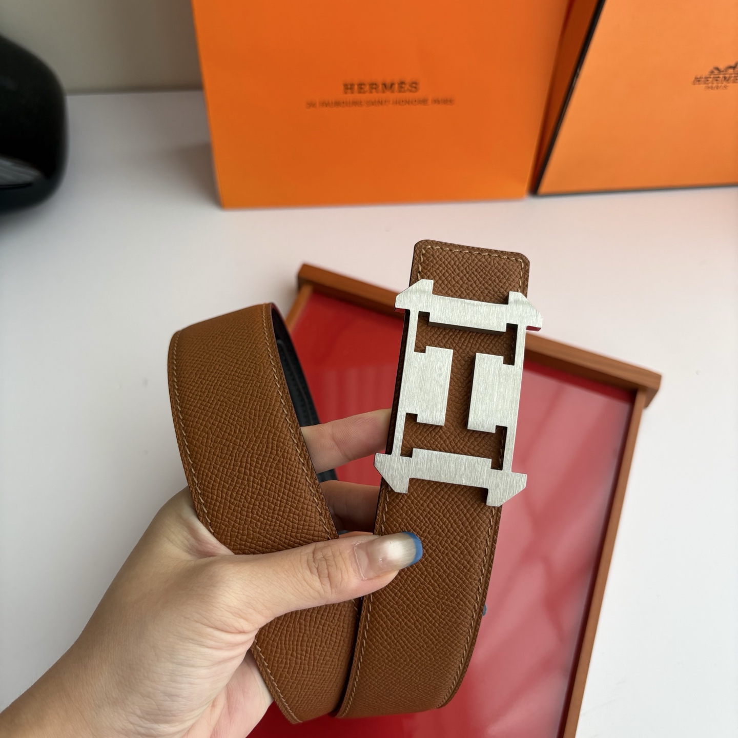 【爱马仕】Hermes 原单爱马仕，宽3.8cm进口原版皮带身，双面可两面用，精品电镀五金 ！