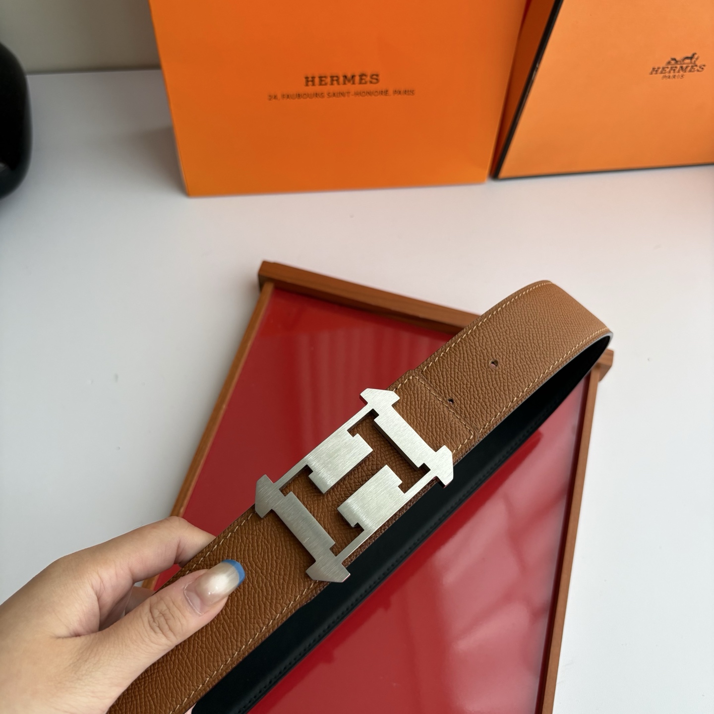 【爱马仕】Hermes 原单爱马仕，宽3.8cm进口原版皮带身，双面可两面用，精品电镀五金 ！