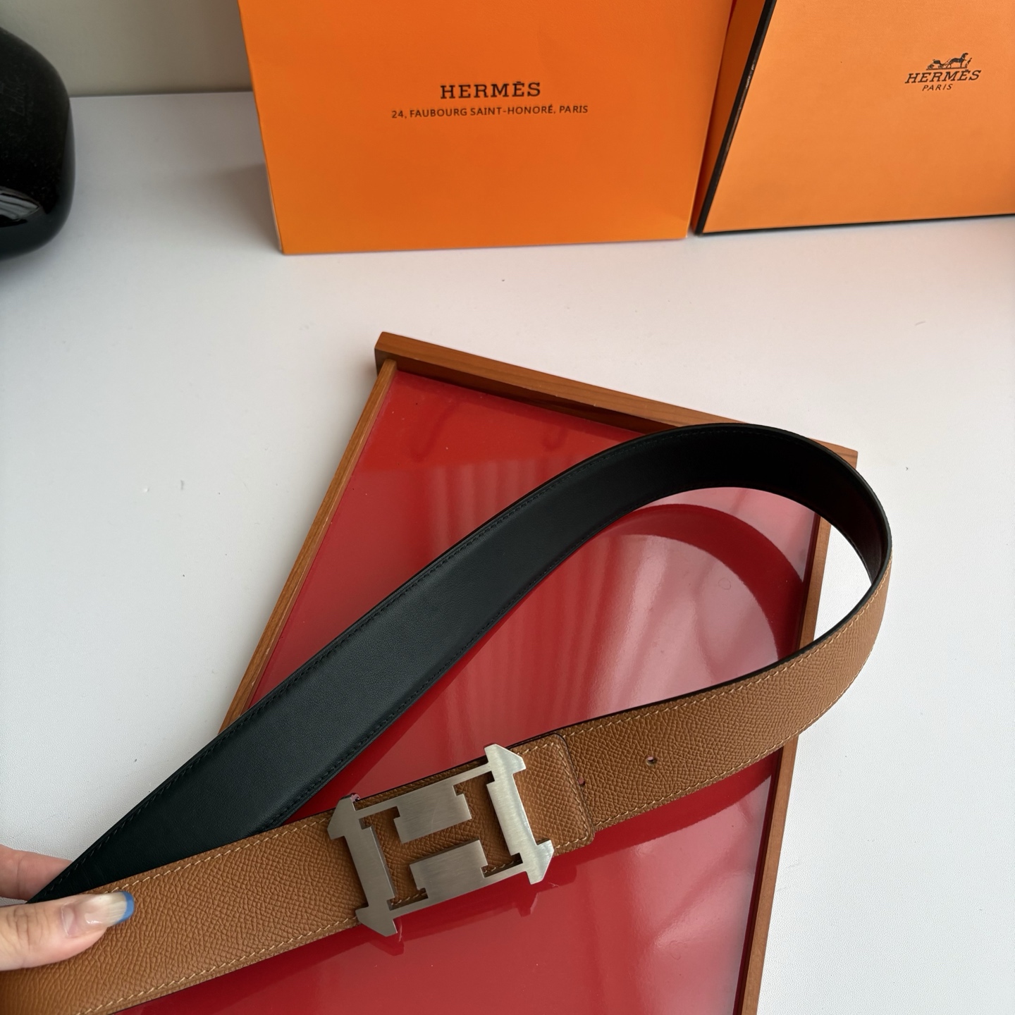 【爱马仕】Hermes 原单爱马仕，宽3.8cm进口原版皮带身，双面可两面用，精品电镀五金 ！