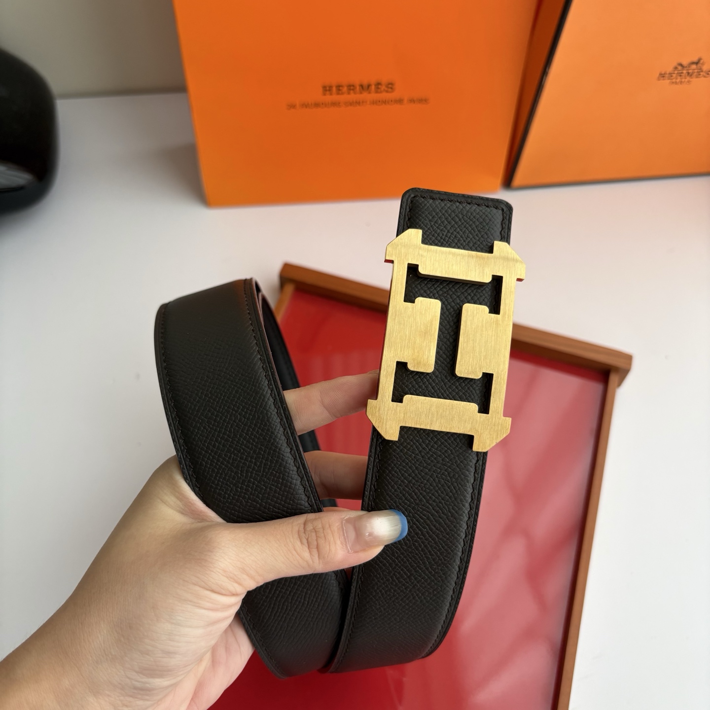 【爱马仕】Hermes 原单爱马仕，宽3.8cm进口原版皮带身，双面可两面用，精品电镀五金 ！