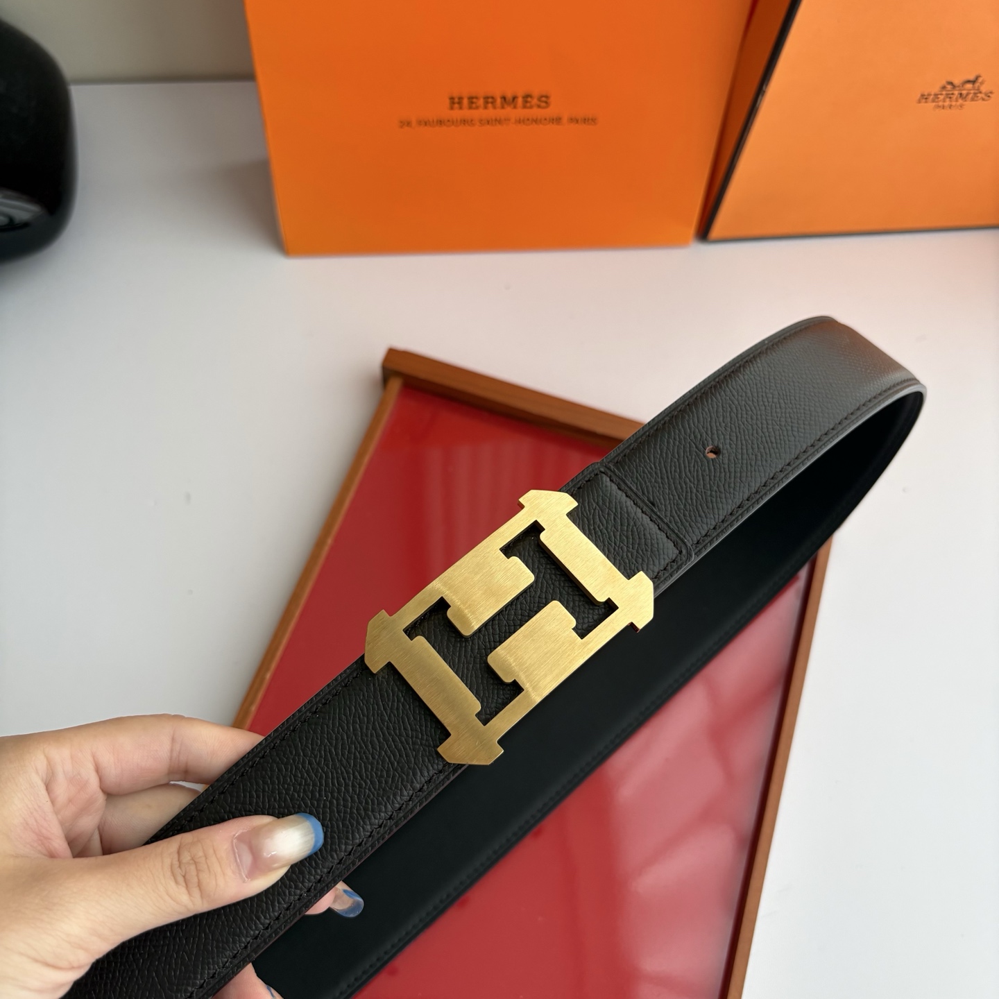 【爱马仕】Hermes 原单爱马仕，宽3.8cm进口原版皮带身，双面可两面用，精品电镀五金 ！