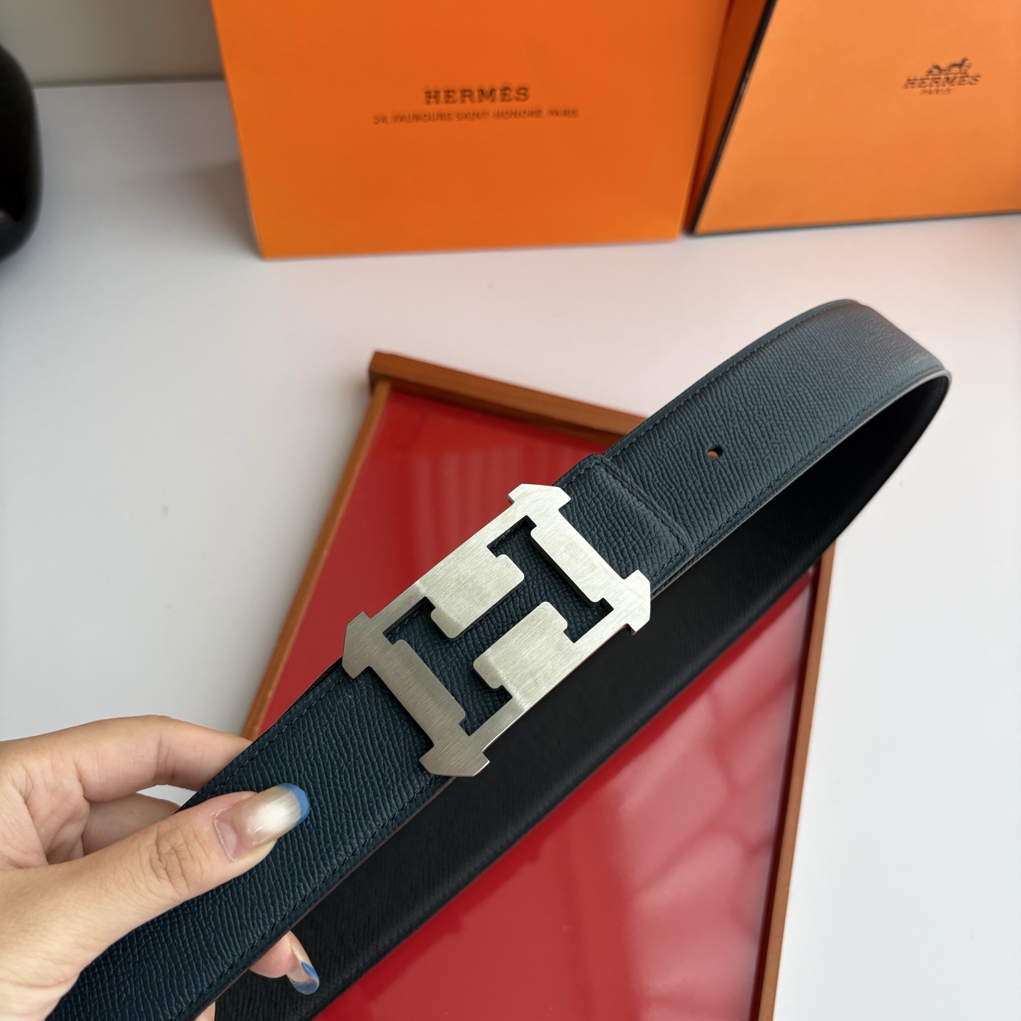 【爱马仕】Hermes 原单爱马仕，宽3.8cm进口原版皮带身，双面可两面用，精品电镀五金 ！