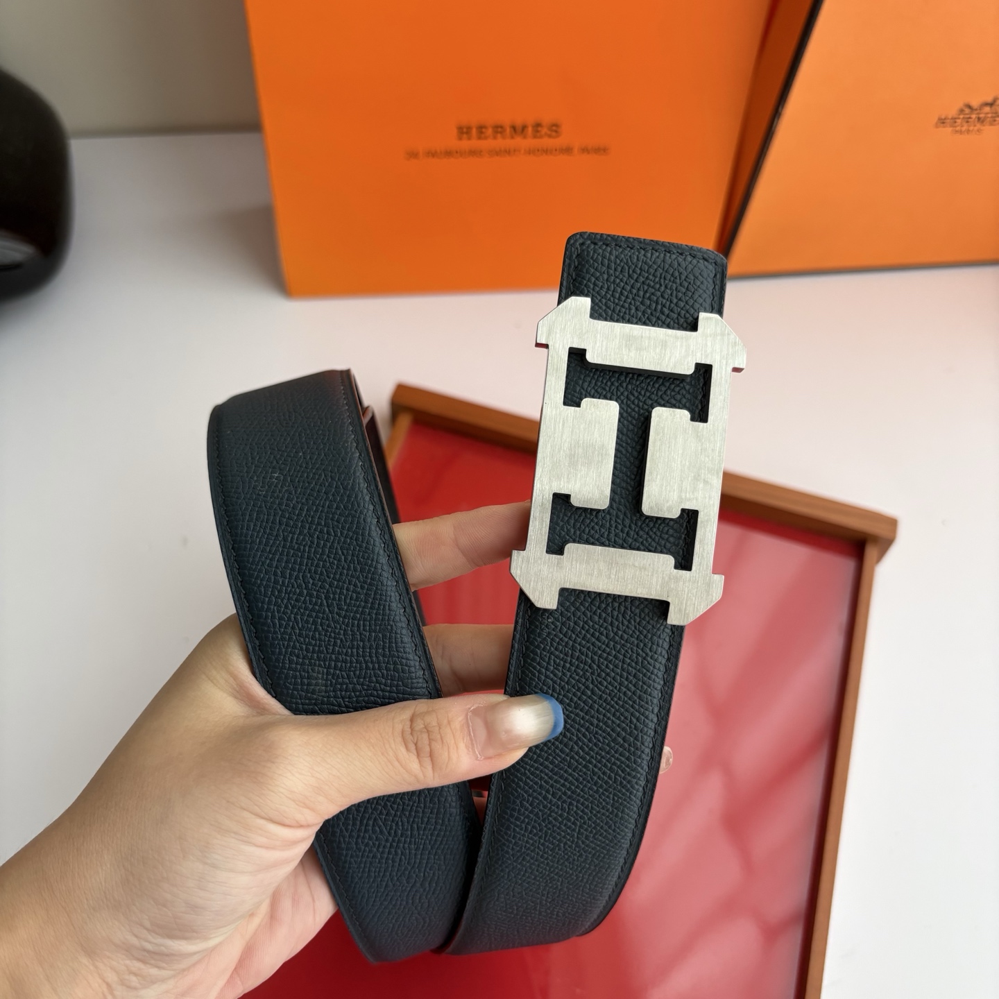 【爱马仕】Hermes 原单爱马仕，宽3.8cm进口原版皮带身，双面可两面用，精品电镀五金 ！