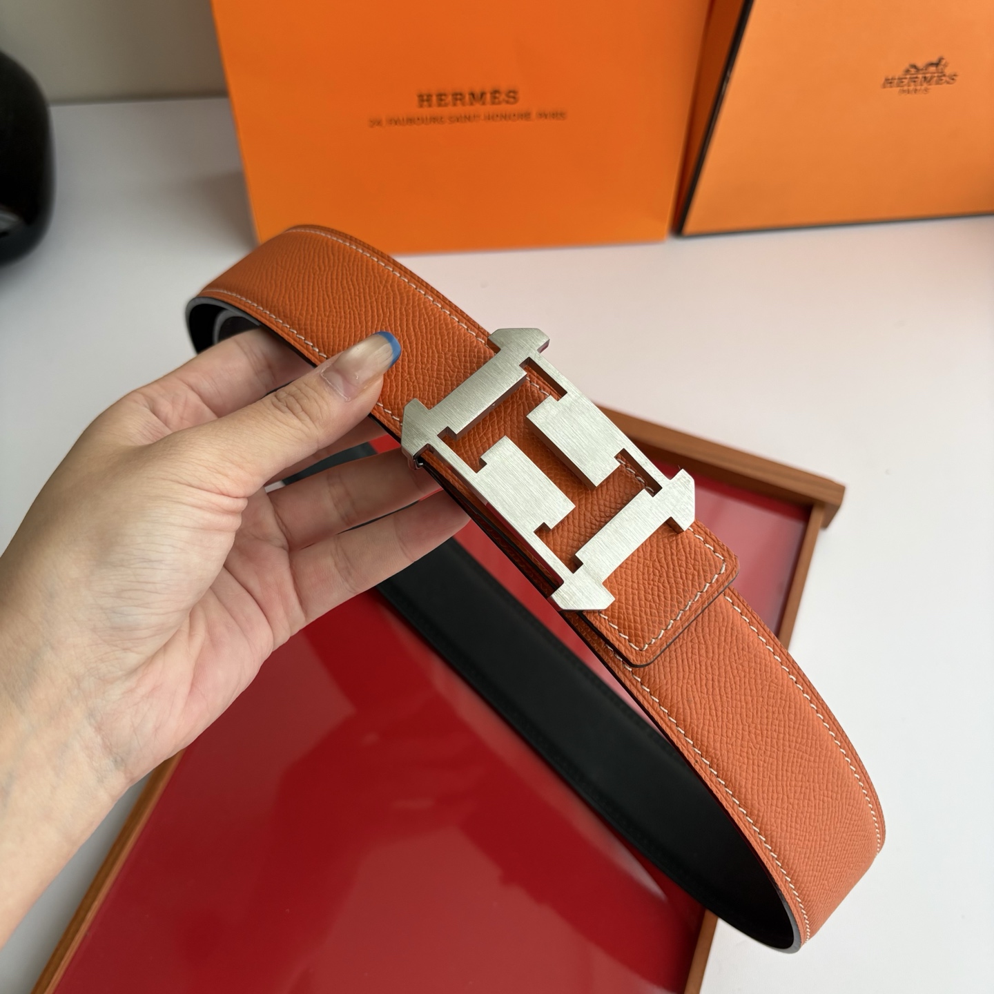 【爱马仕】Hermes 原单爱马仕，宽3.8cm进口原版皮带身，双面可两面用，精品电镀五金 ！