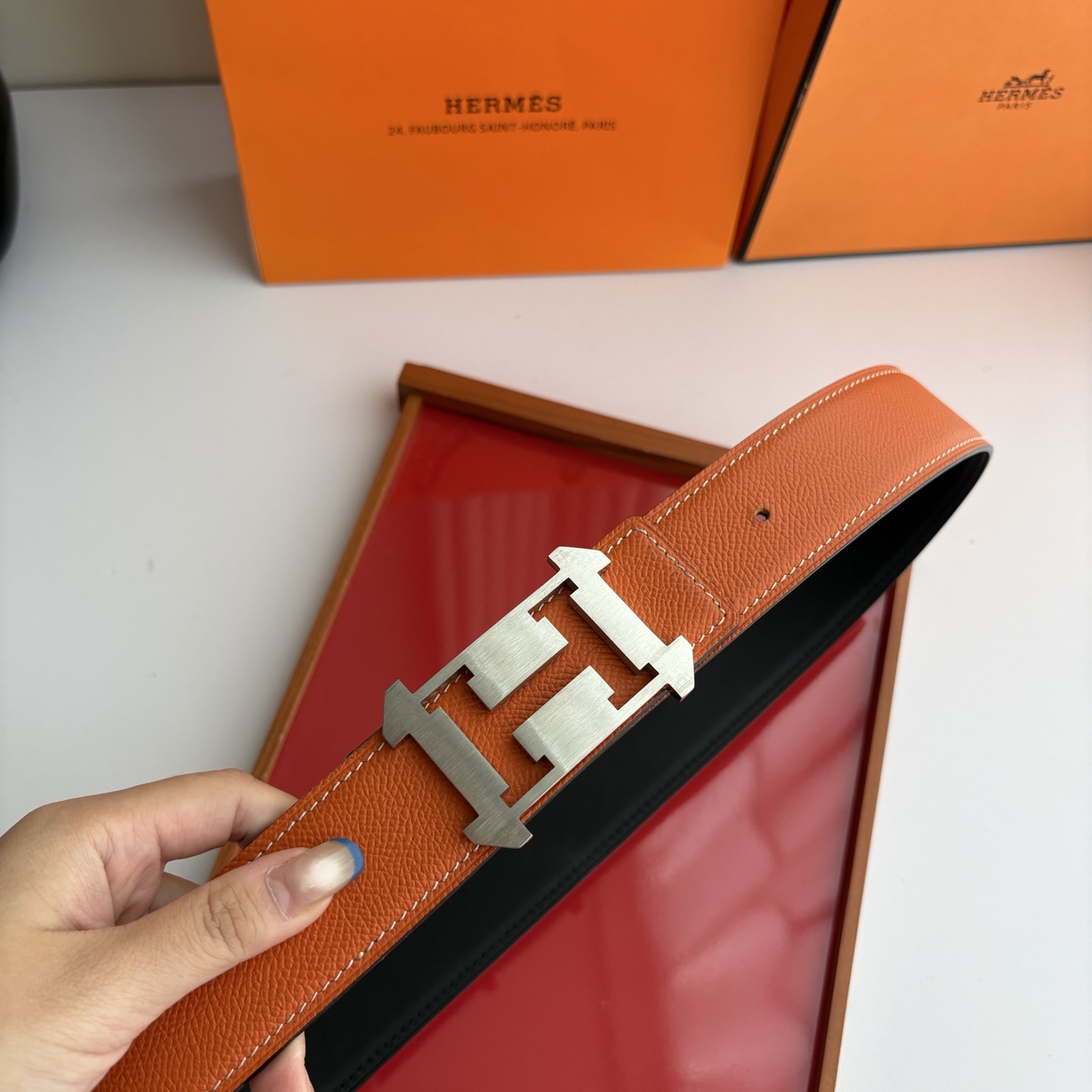 【爱马仕】Hermes 原单爱马仕，宽3.8cm进口原版皮带身，双面可两面用，精品电镀五金 ！