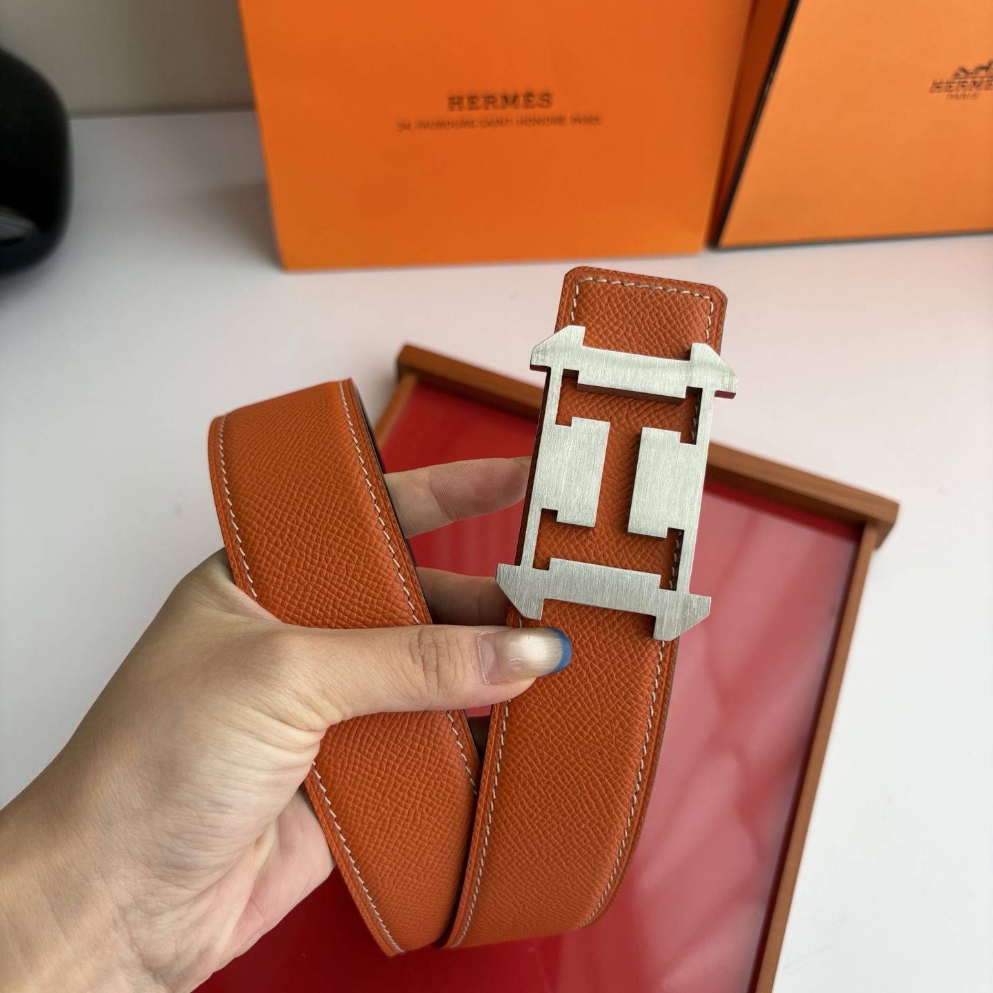 【爱马仕】Hermes 原单爱马仕，宽3.8cm进口原版皮带身，双面可两面用，精品电镀五金 ！
