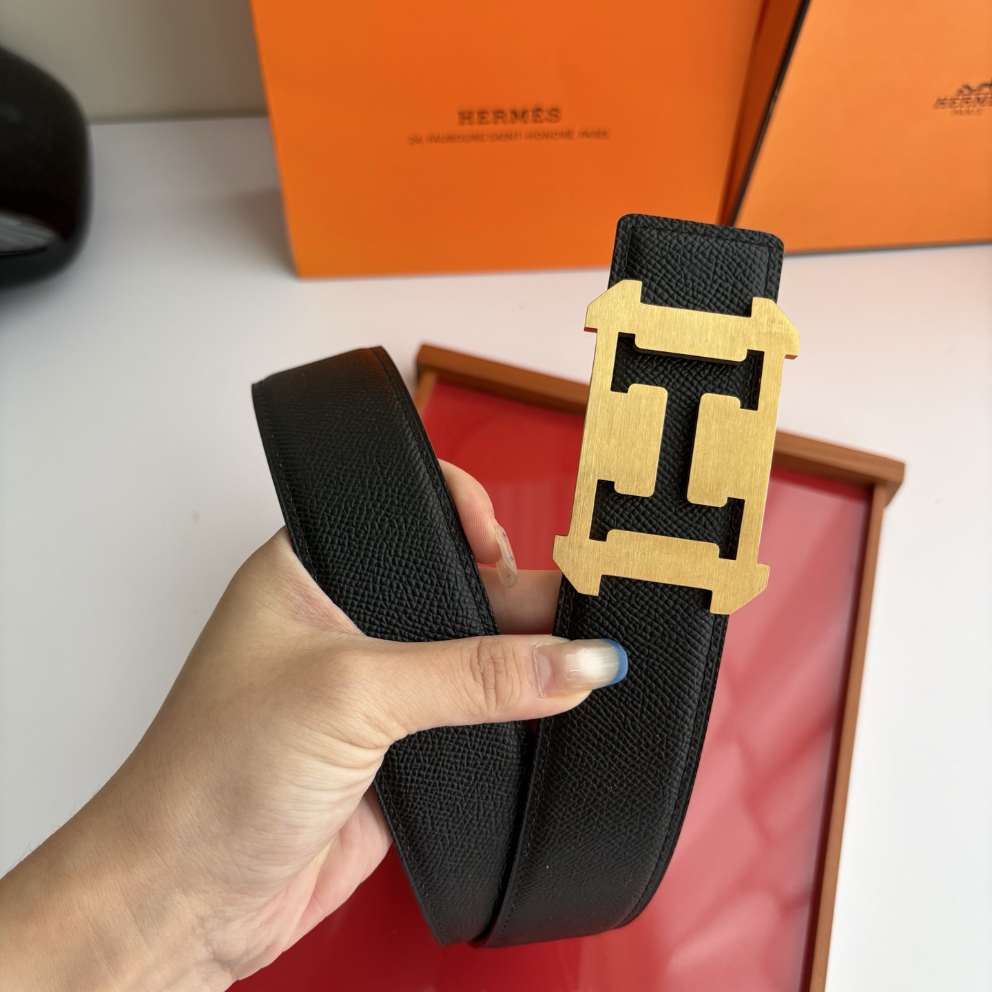 【爱马仕】Hermes 原单爱马仕，宽3.8cm进口原版皮带身，双面可两面用，精品电镀五金 ！