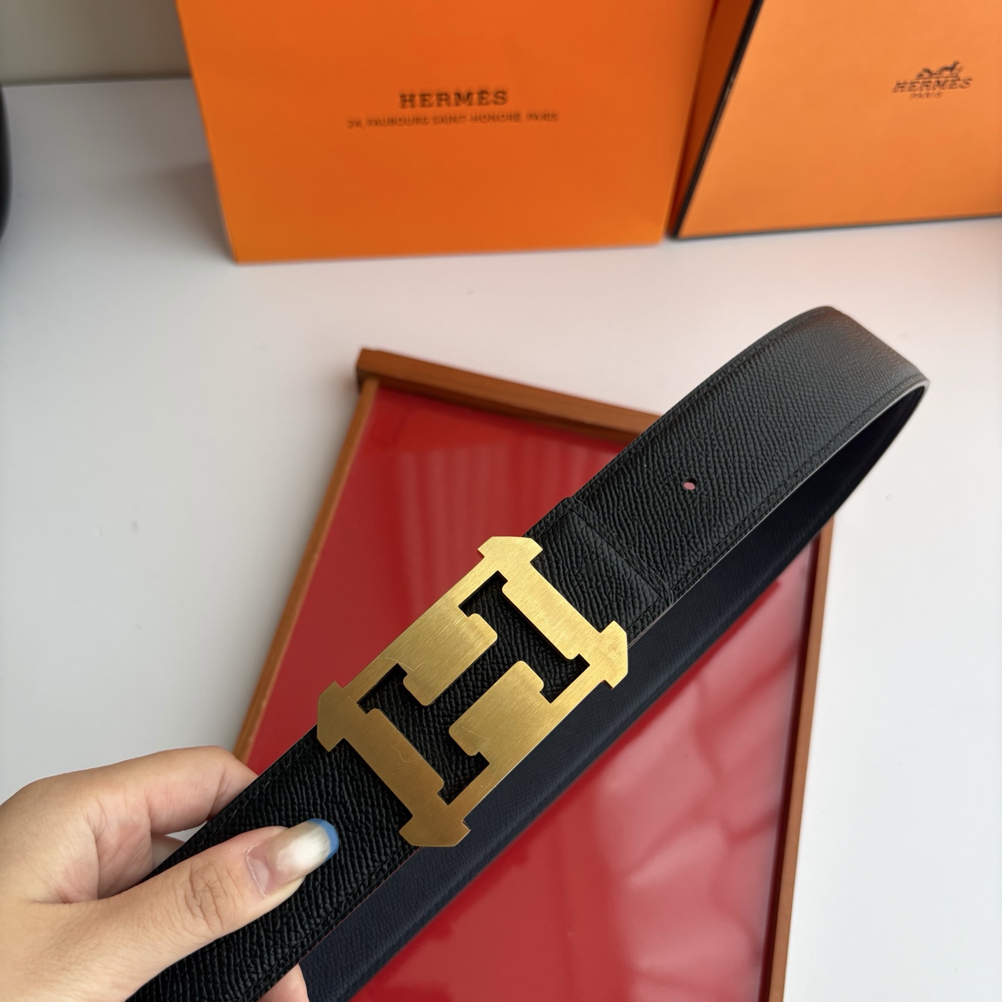 【爱马仕】Hermes 原单爱马仕，宽3.8cm进口原版皮带身，双面可两面用，精品电镀五金 ！
