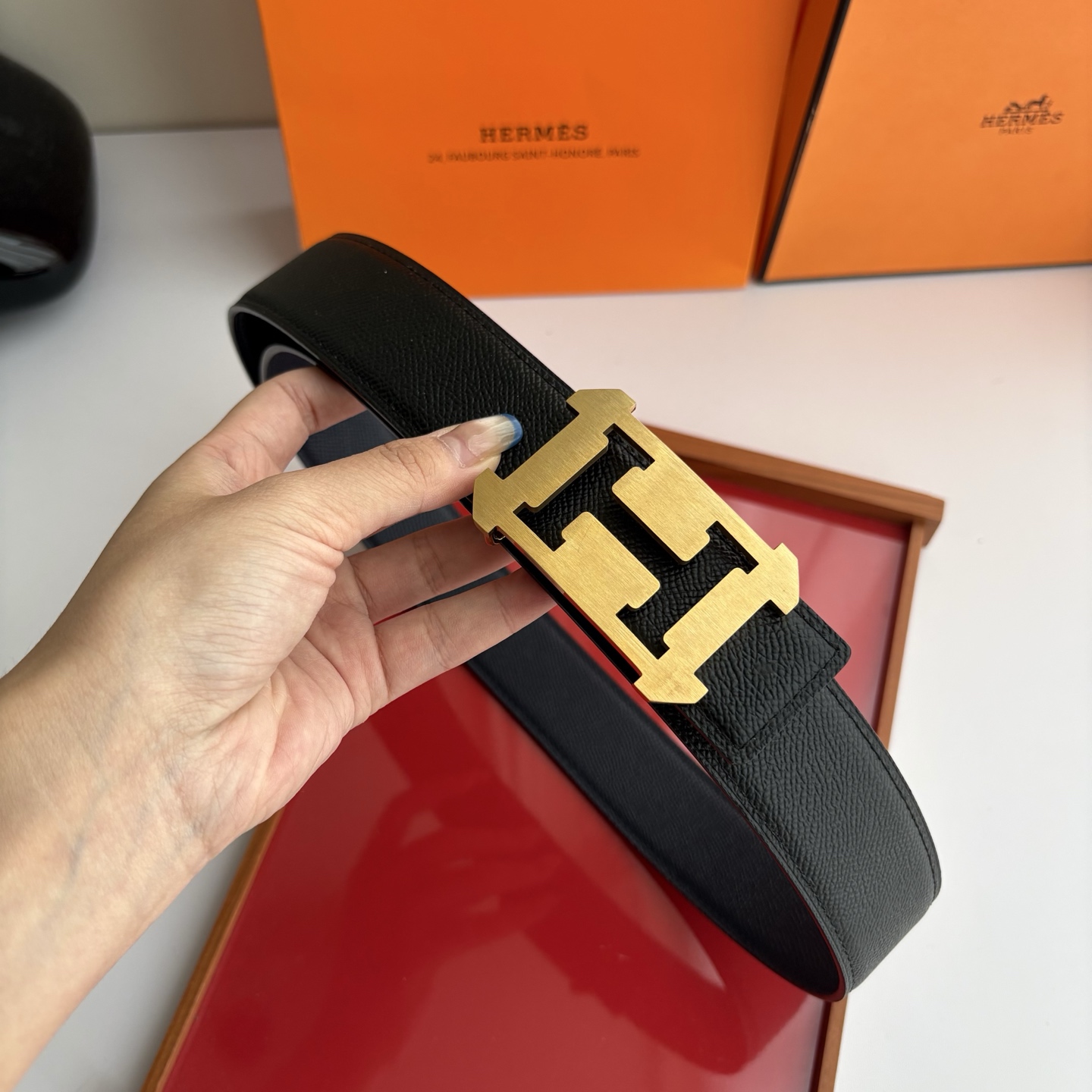 【爱马仕】Hermes 原单爱马仕，宽3.8cm进口原版皮带身，双面可两面用，精品电镀五金 ！