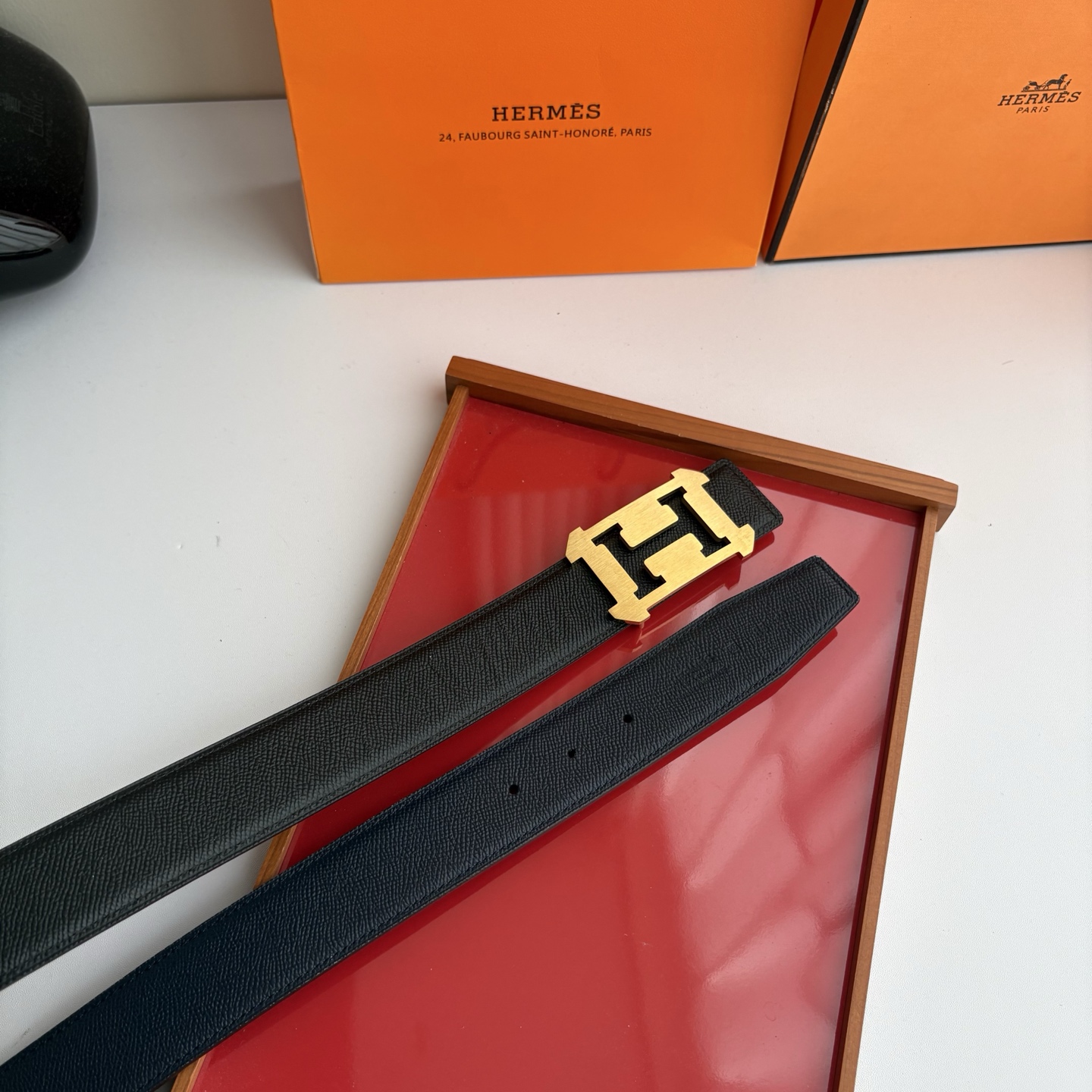 【爱马仕】Hermes 原单爱马仕，宽3.8cm进口原版皮带身，双面可两面用，精品电镀五金 ！