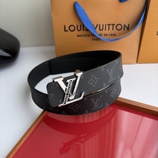 LOUIS VUITTON经典原单品质,一面经典印花一面原版皮底,搭配原单精品钢扣,精工制作,细节看图,实物拍摄,高端奢 LOUIS VUITTON经典原单品质,一面经典印花一面原版皮底,搭配原单精品钢扣,精工制作,细节看图,实物拍摄,高端奢