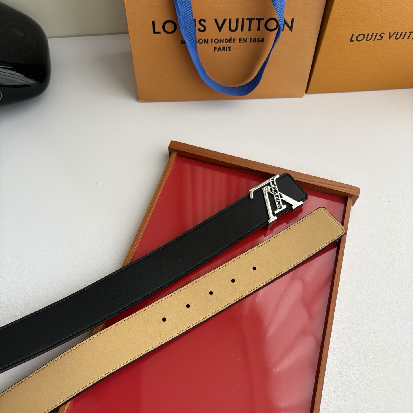 LOUIS VUITTON经典原单品质，双面经典平纹搭配原单精品钢扣，精工制作，细节看图，实物拍摄，高端奢华，宽度4.0