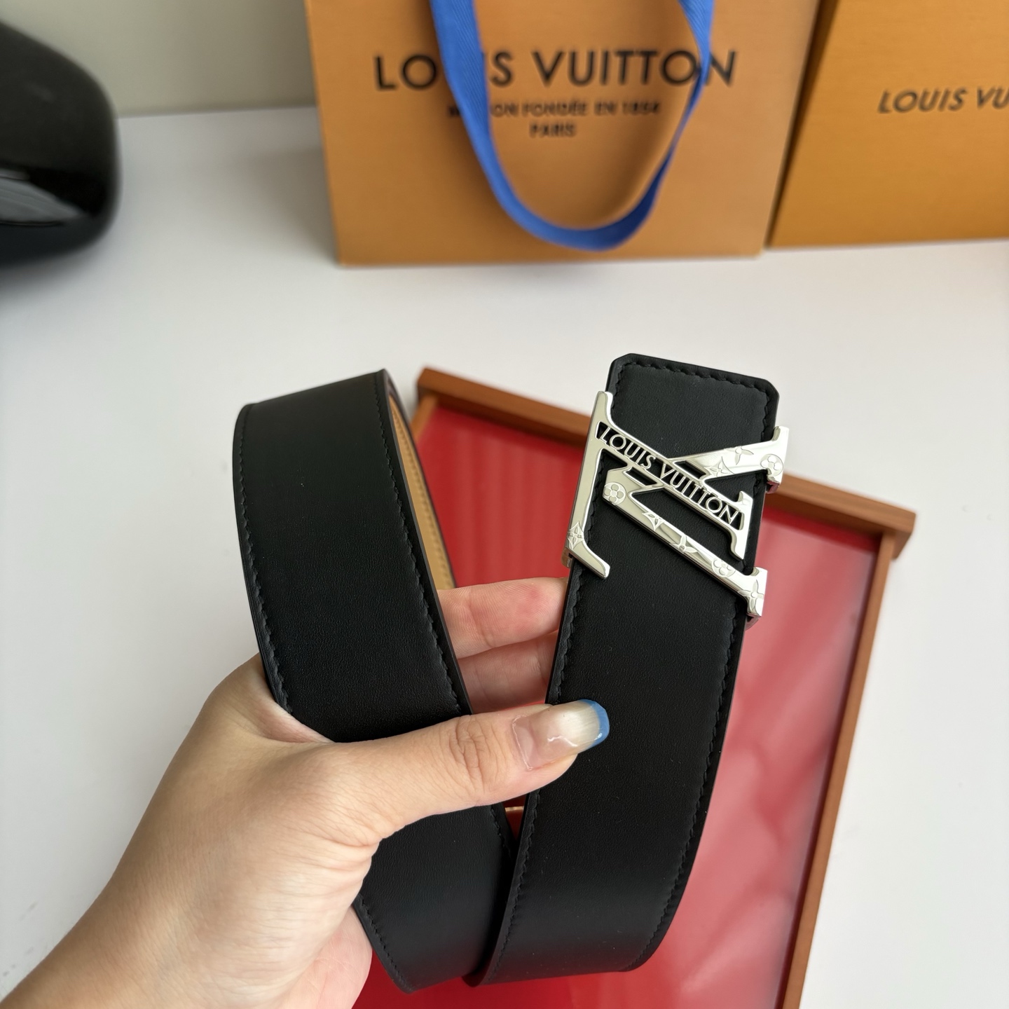 LOUIS VUITTON经典原单品质，双面经典平纹搭配原单精品钢扣，精工制作，细节看图，实物拍摄，高端奢华，宽度4.0