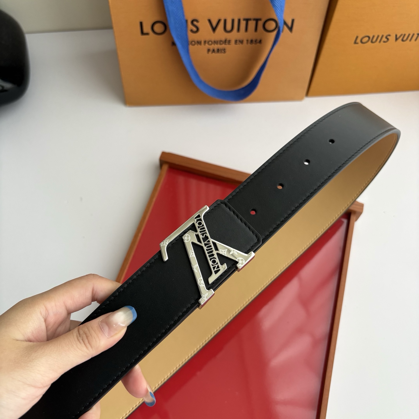 LOUIS VUITTON经典原单品质，双面经典平纹搭配原单精品钢扣，精工制作，细节看图，实物拍摄，高端奢华，宽度4.0
