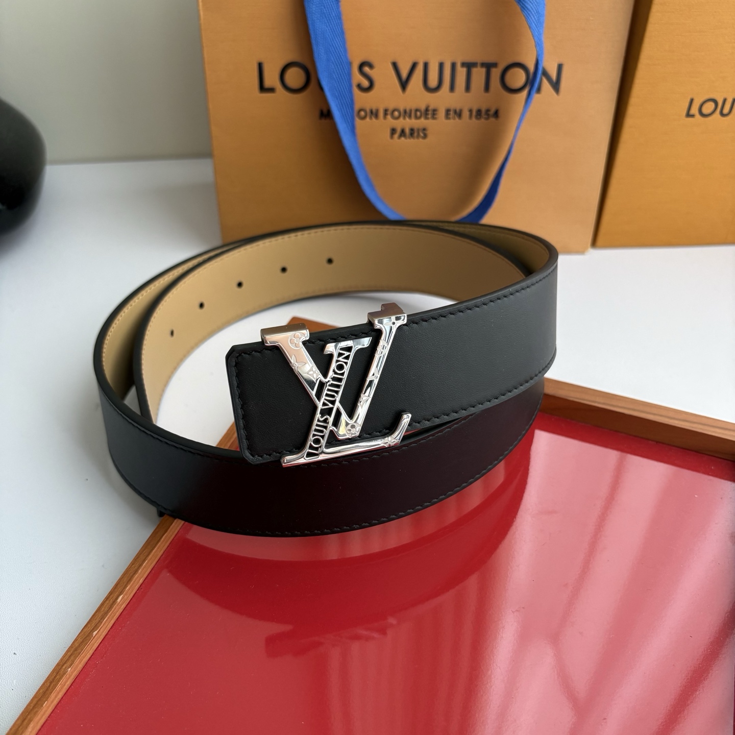 LOUIS VUITTON经典原单品质,双面经典平纹搭配原单精品钢扣,精工制作,细节看图,实物拍摄,高端奢华,宽度4.0 LOUIS VUITTON经典原单品质,双面经典平纹搭配原单精品钢扣,精工制作,细节看图,实物拍摄,高端奢华,宽度4.0
