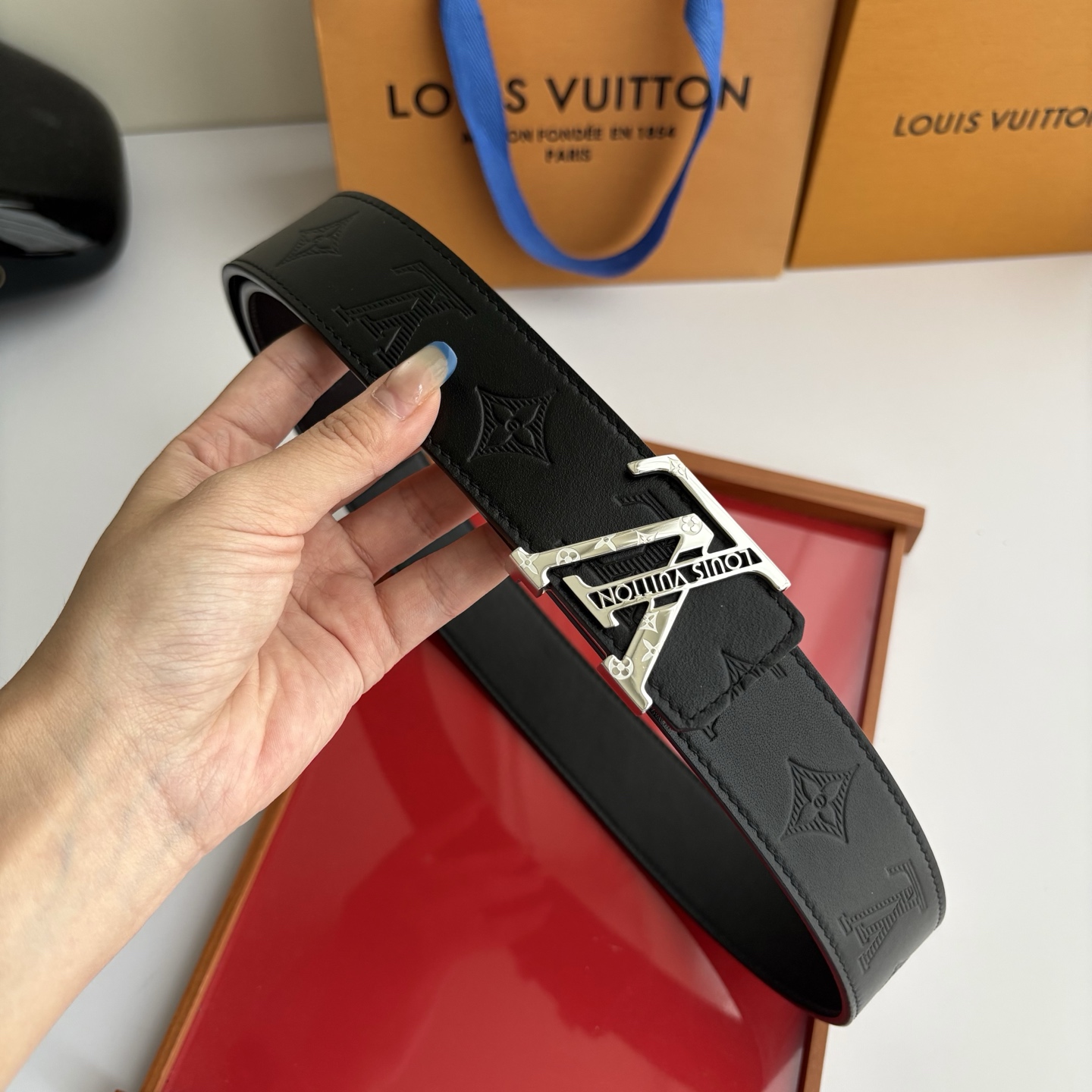 LOUIS VUITTON经典原单品质，一面经典压花一面平纹，精工制作，细节看图，实物拍摄，高端奢华，宽度4.0cm