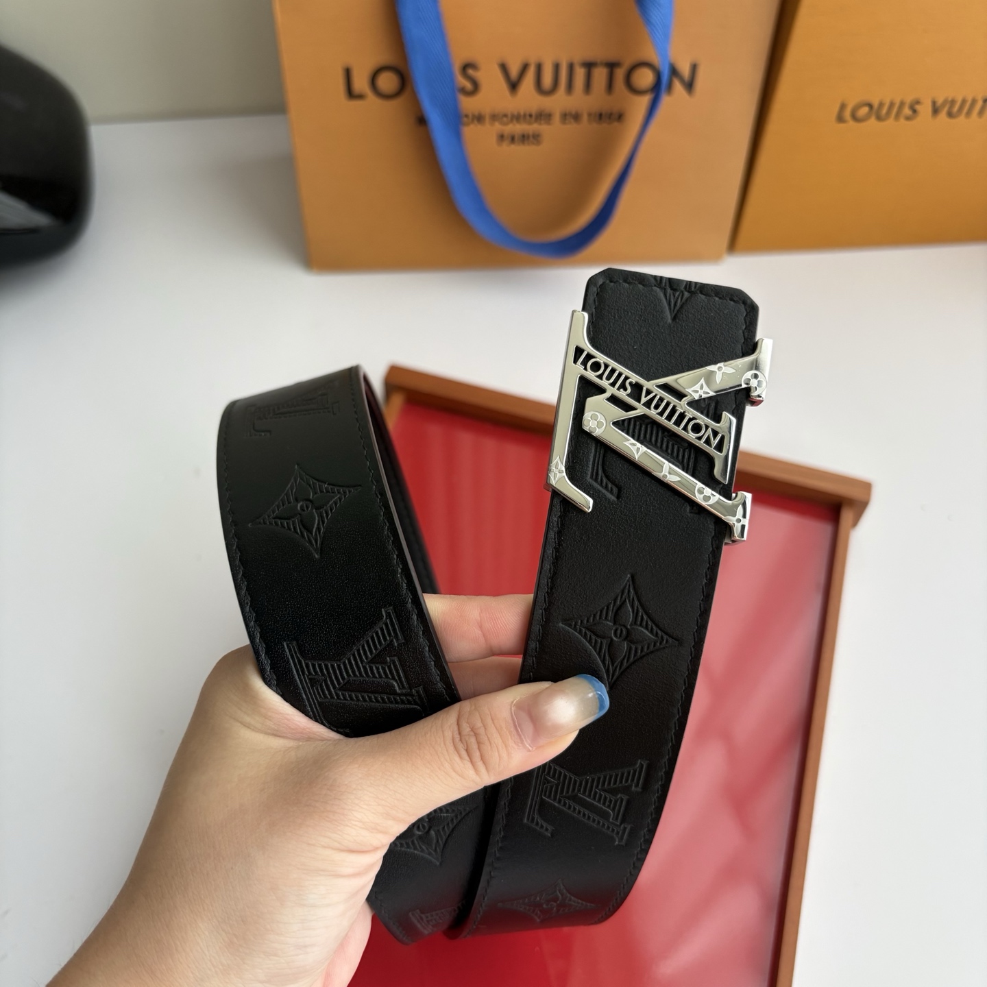 LOUIS VUITTON经典原单品质，一面经典压花一面平纹，精工制作，细节看图，实物拍摄，高端奢华，宽度4.0cm