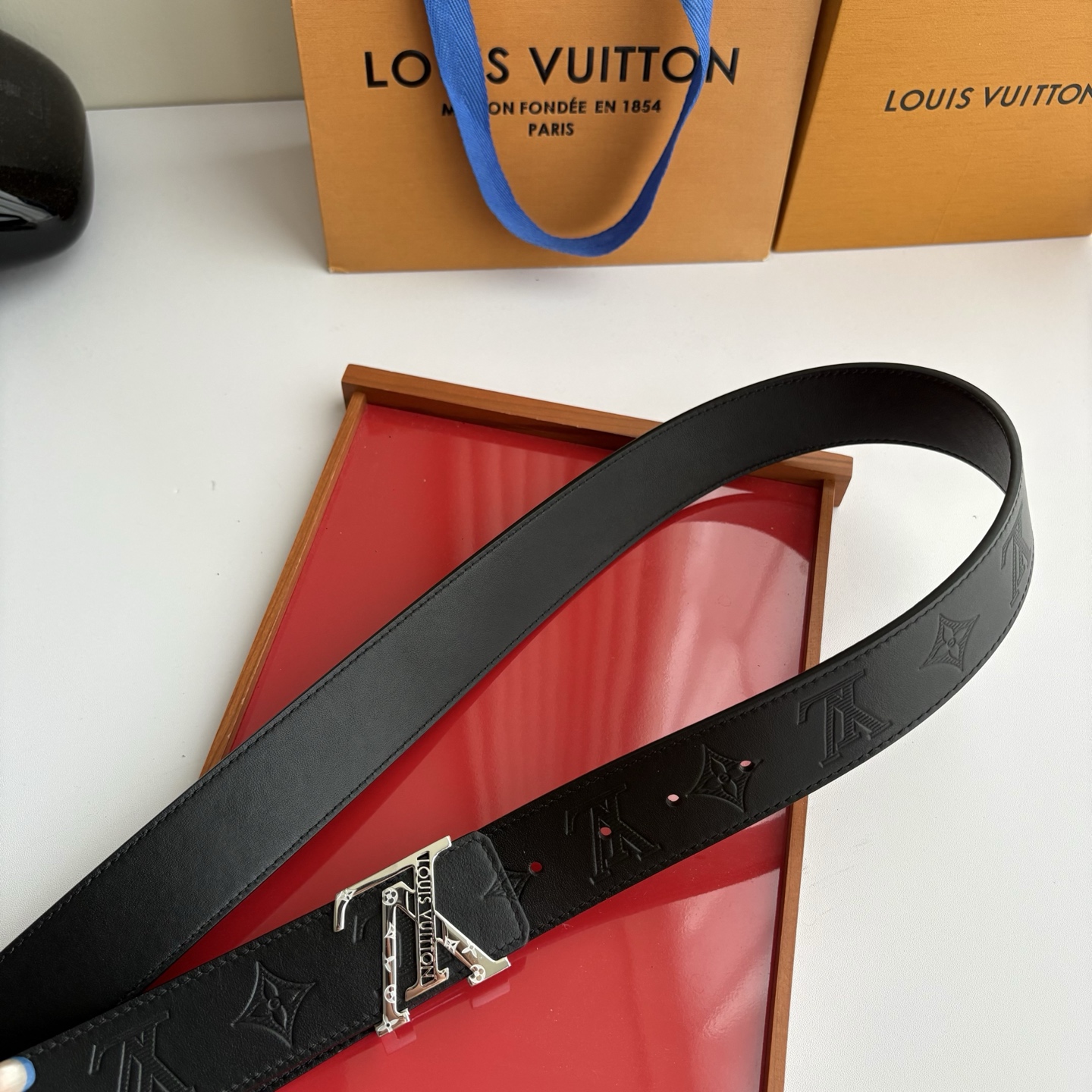 LOUIS VUITTON经典原单品质，一面经典压花一面平纹，精工制作，细节看图，实物拍摄，高端奢华，宽度4.0cm