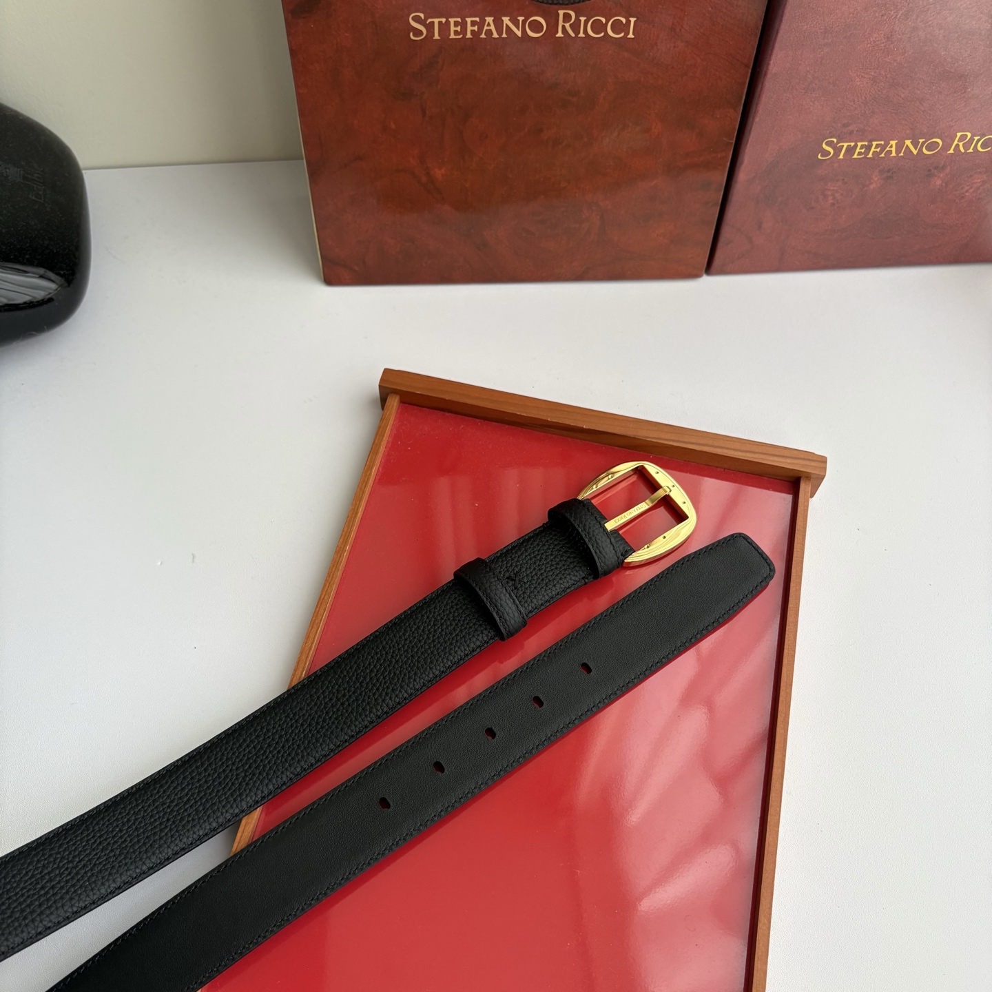 史蒂芬原单双面进口小牛皮，搭配精品钢制针扣，原产皮料定制，宽度3.5cm，时尚大方，百搭单品。