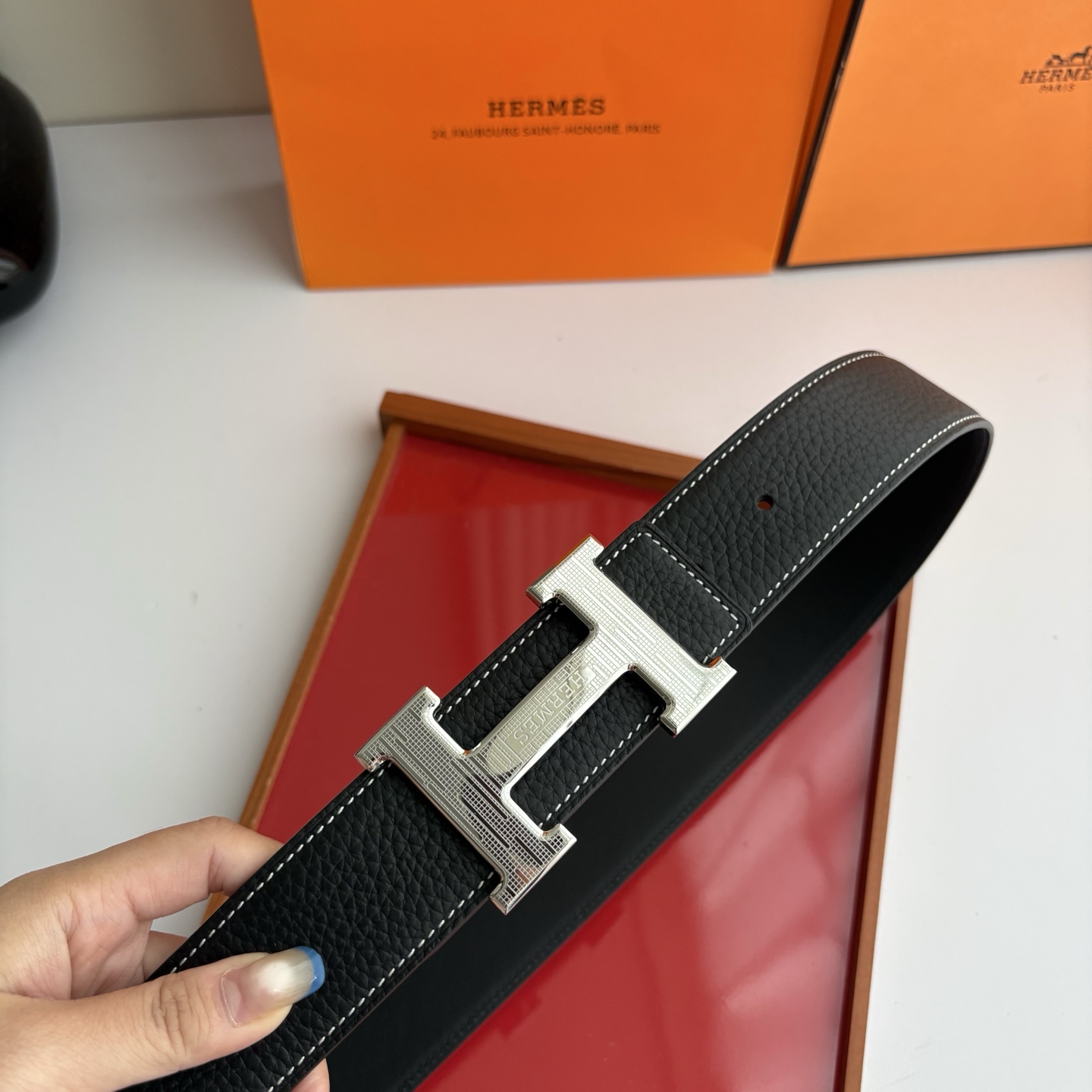 【爱马仕】Hermes 原单爱马仕，宽3.8cm进口原版皮带身，双面可两面用，精品电镀五金 ！