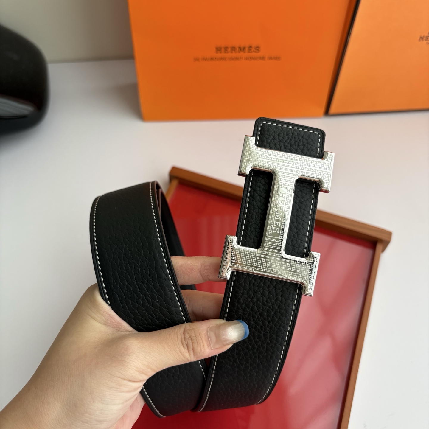 【爱马仕】Hermes 原单爱马仕，宽3.8cm进口原版皮带身，双面可两面用，精品电镀五金 ！