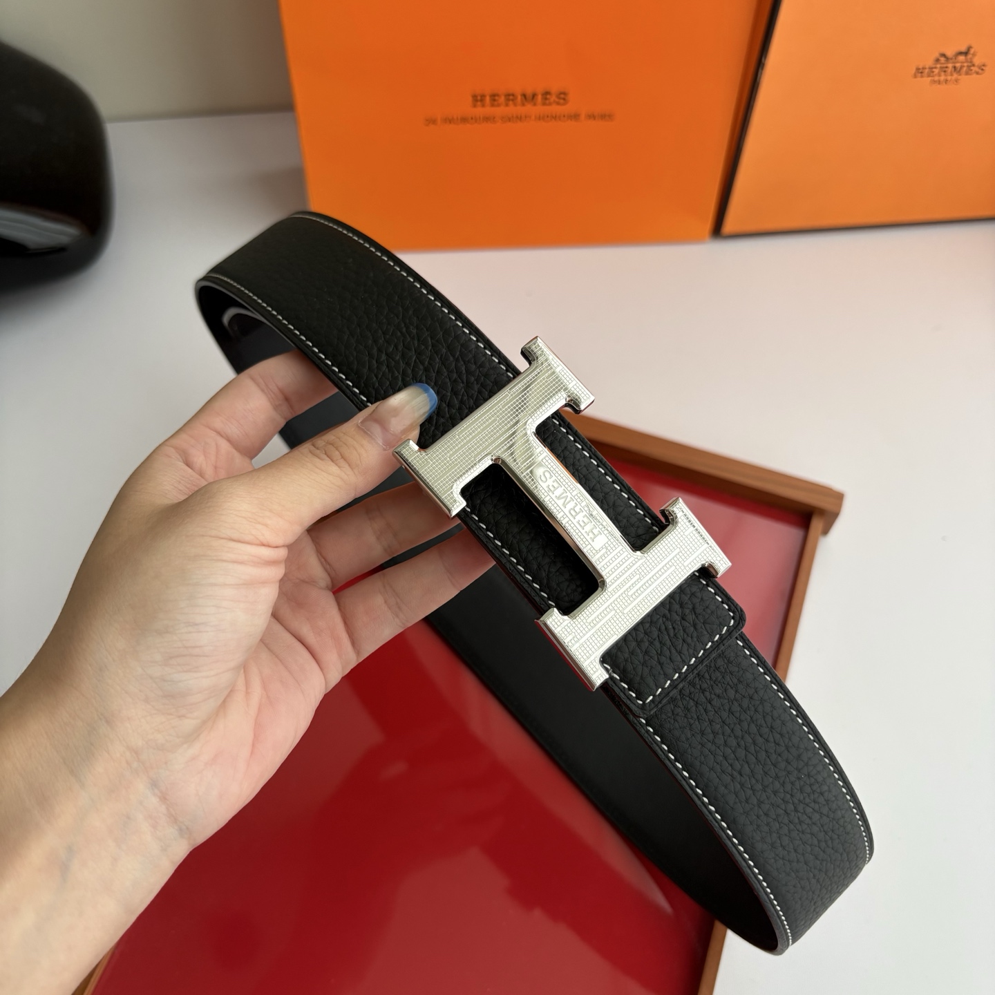 【爱马仕】Hermes 原单爱马仕，宽3.8cm进口原版皮带身，双面可两面用，精品电镀五金 ！
