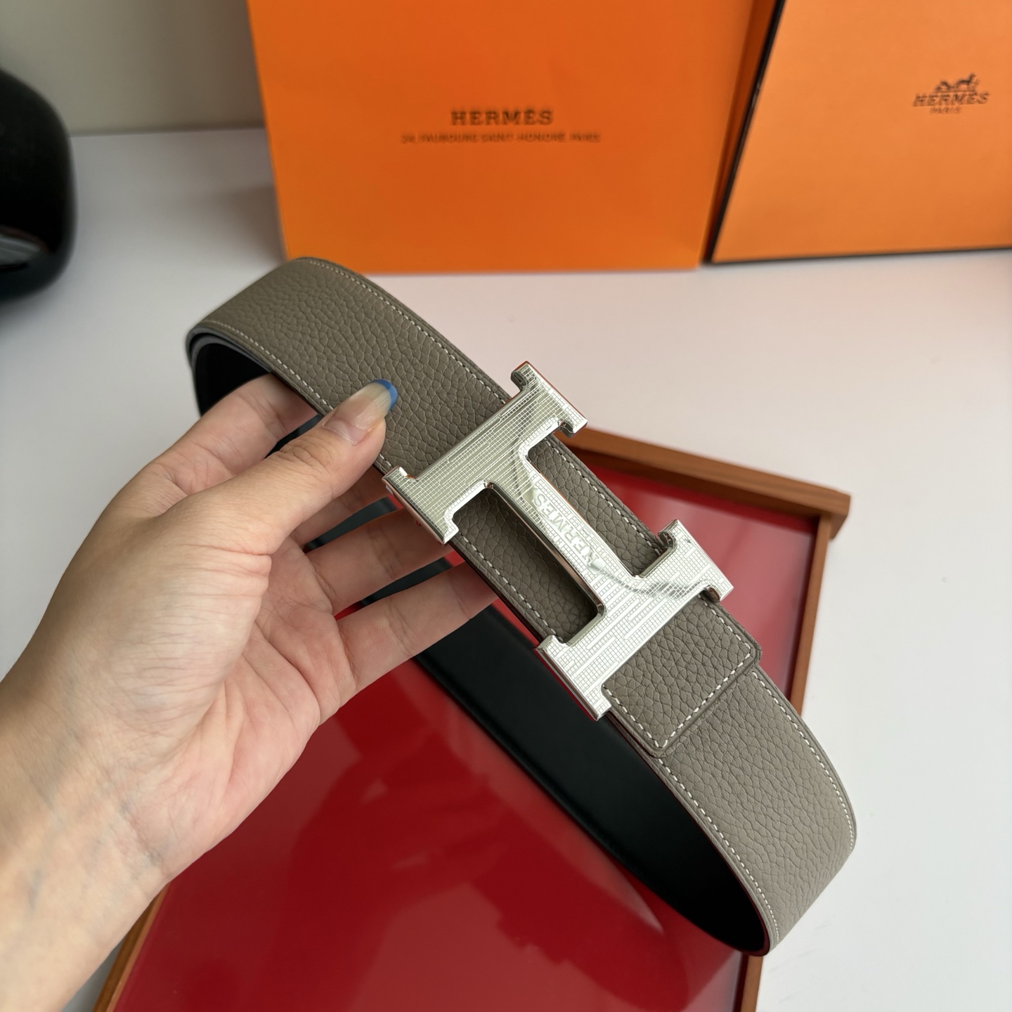 【爱马仕】Hermes 原单爱马仕，宽3.8cm进口原版皮带身，双面可两面用，精品电镀五金 ！