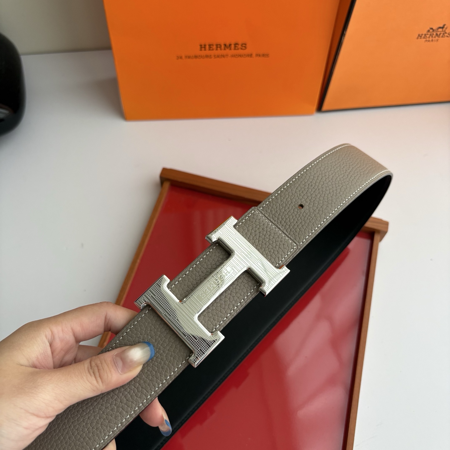 【爱马仕】Hermes 原单爱马仕，宽3.8cm进口原版皮带身，双面可两面用，精品电镀五金 ！