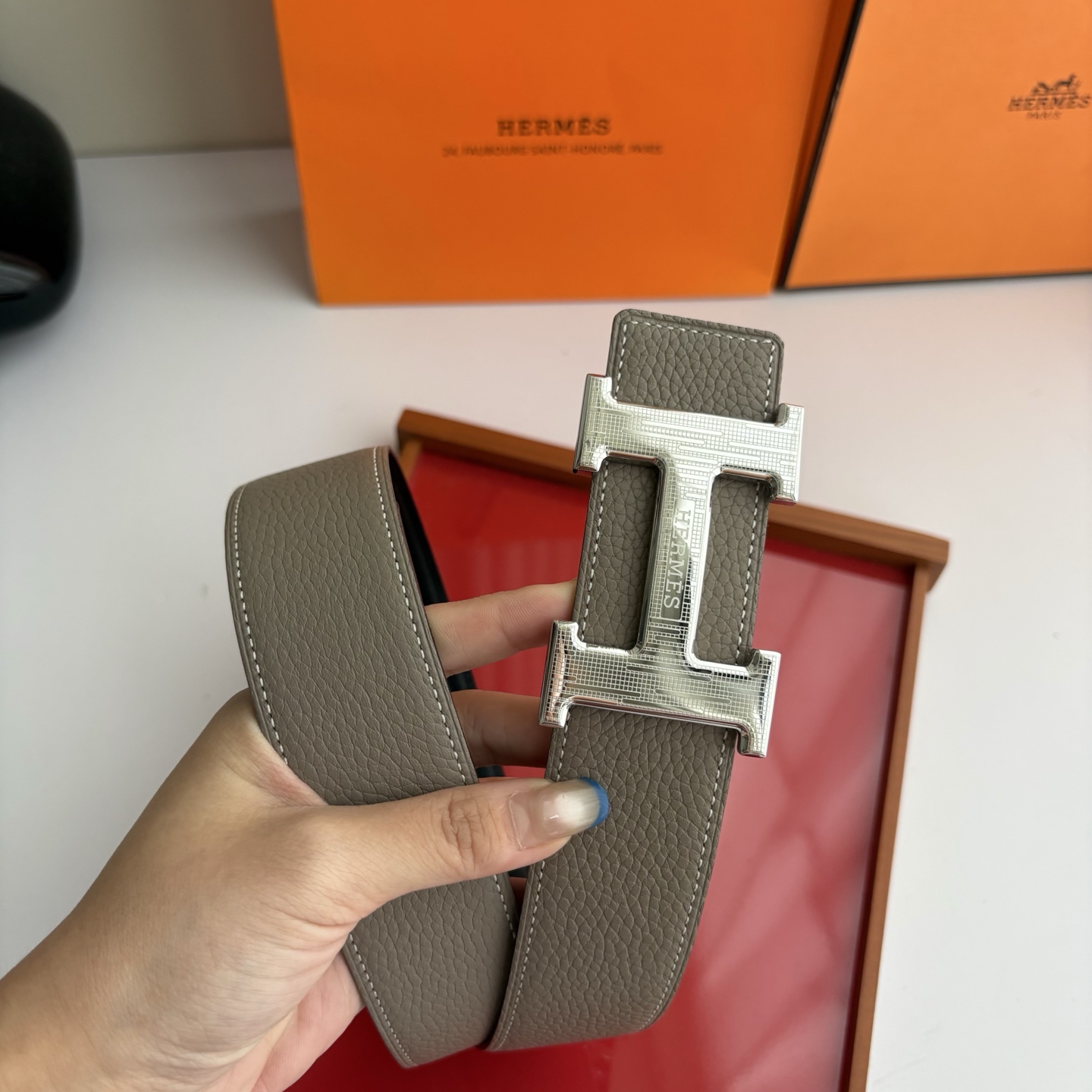 【爱马仕】Hermes 原单爱马仕，宽3.8cm进口原版皮带身，双面可两面用，精品电镀五金 ！