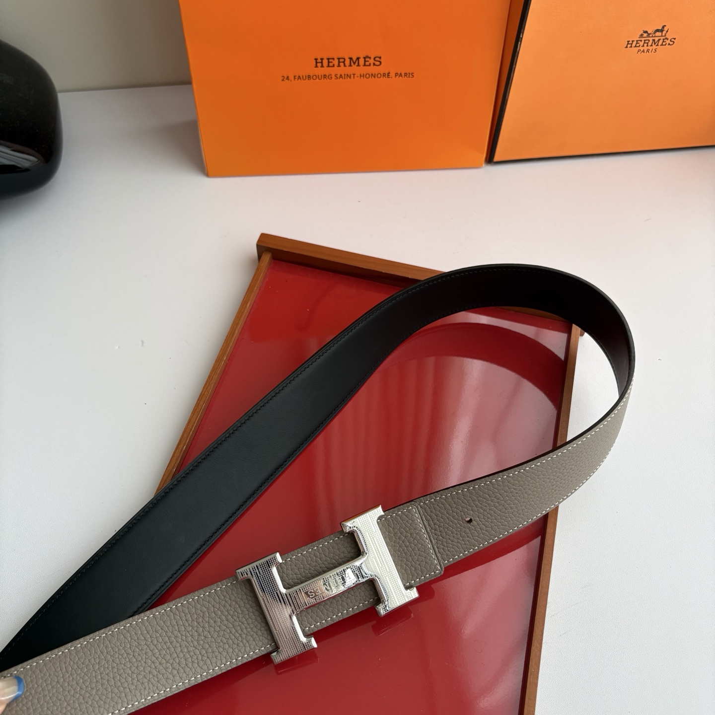 【爱马仕】Hermes 原单爱马仕，宽3.8cm进口原版皮带身，双面可两面用，精品电镀五金 ！