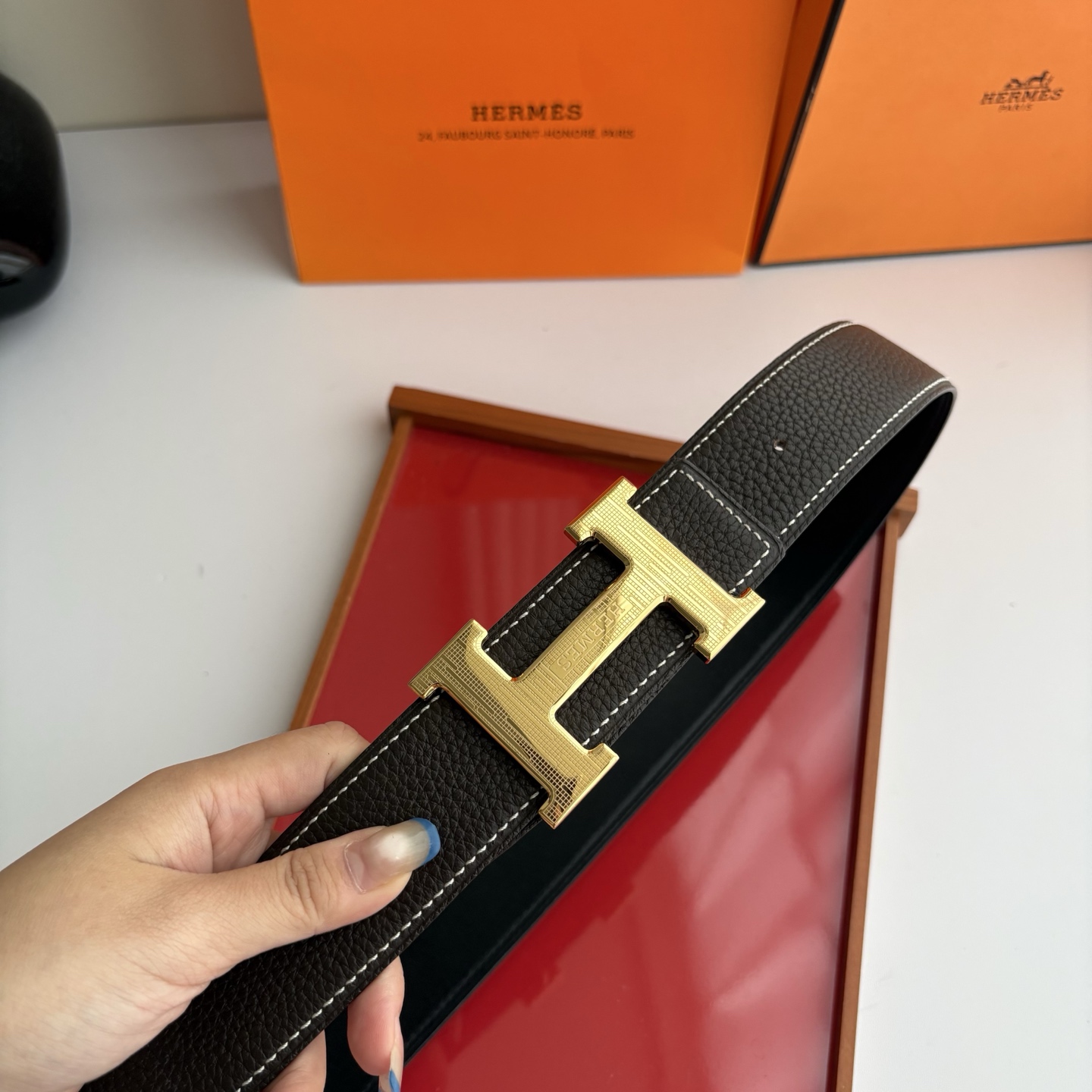 【爱马仕】Hermes 原单爱马仕，宽3.8cm进口原版皮带身，双面可两面用，精品电镀五金 ！