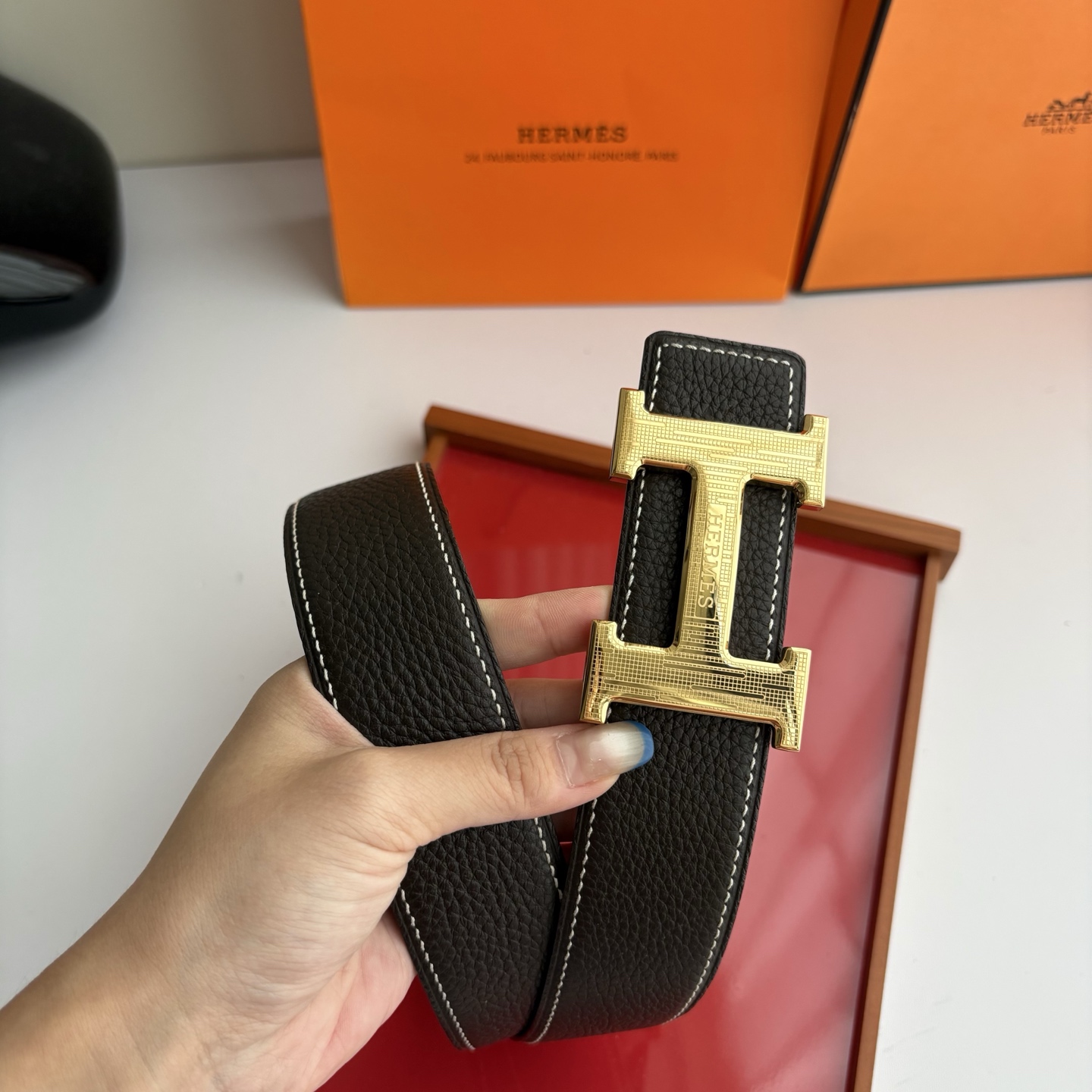 【爱马仕】Hermes 原单爱马仕，宽3.8cm进口原版皮带身，双面可两面用，精品电镀五金 ！