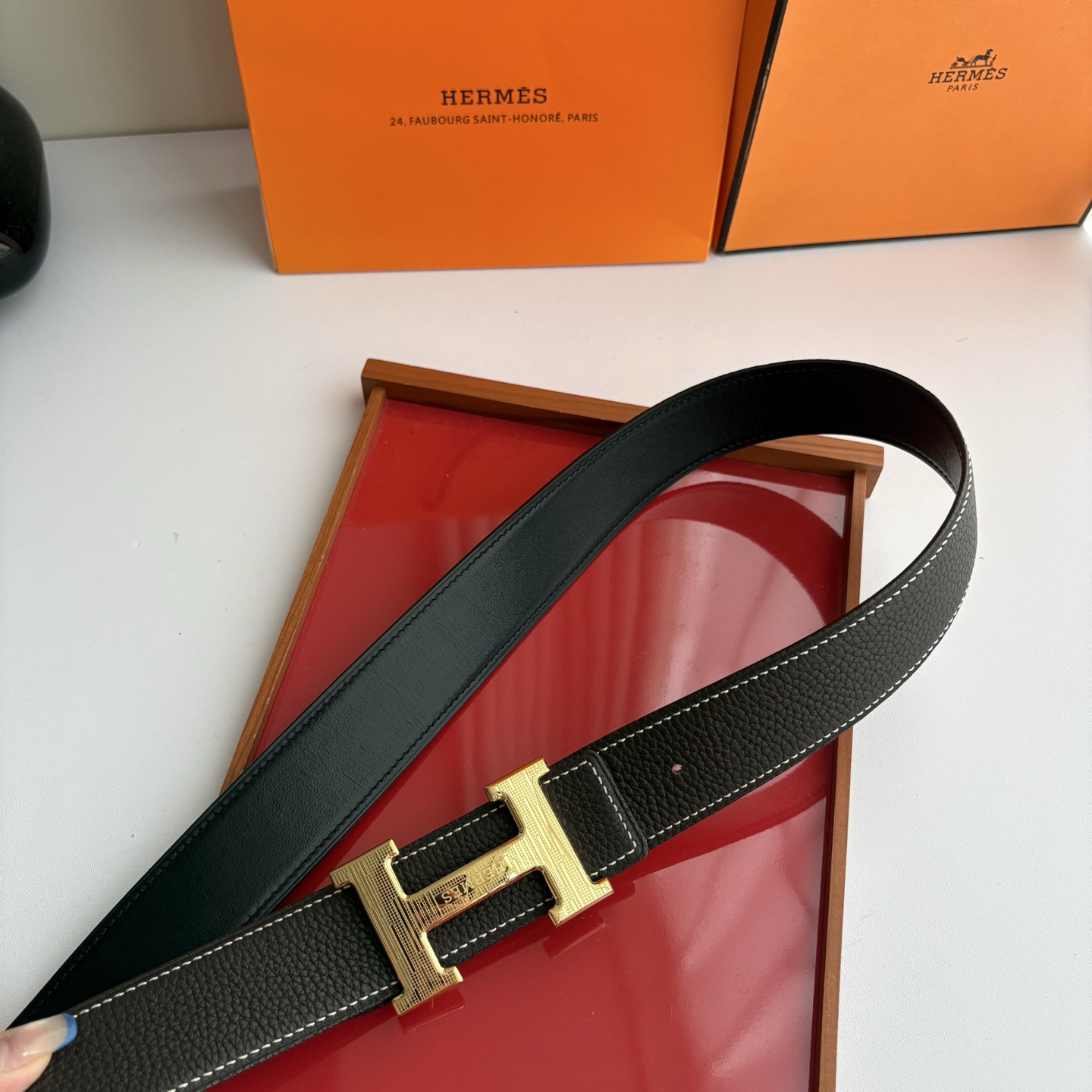 【爱马仕】Hermes 原单爱马仕，宽3.8cm进口原版皮带身，双面可两面用，精品电镀五金 ！