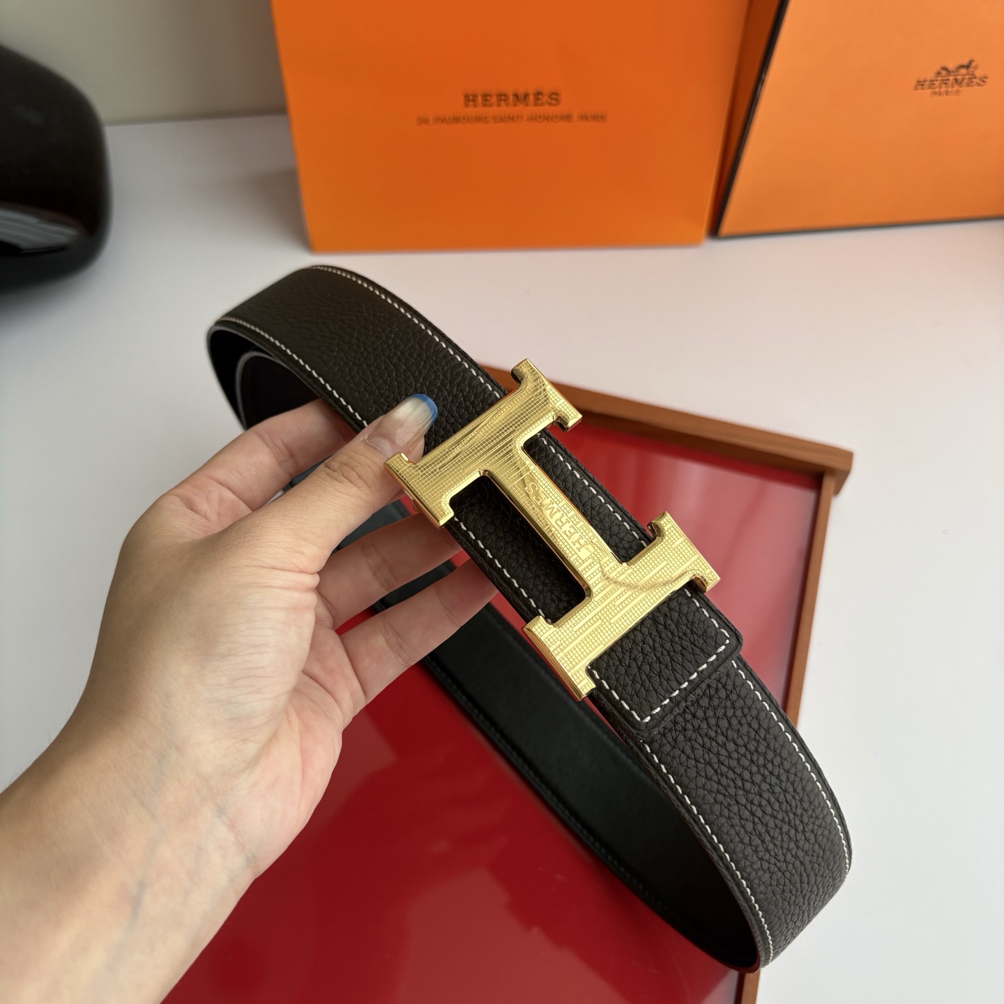 【爱马仕】Hermes 原单爱马仕，宽3.8cm进口原版皮带身，双面可两面用，精品电镀五金 ！