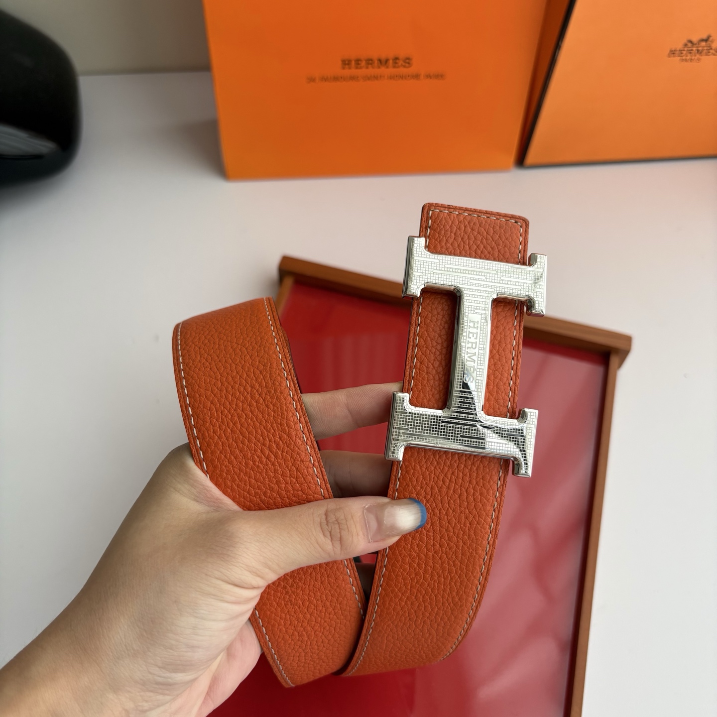 【爱马仕】Hermes 原单爱马仕，宽3.8cm进口原版皮带身，双面可两面用，精品电镀五金 ！
