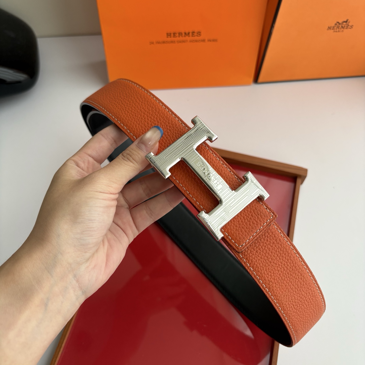 【爱马仕】Hermes 原单爱马仕，宽3.8cm进口原版皮带身，双面可两面用，精品电镀五金 ！