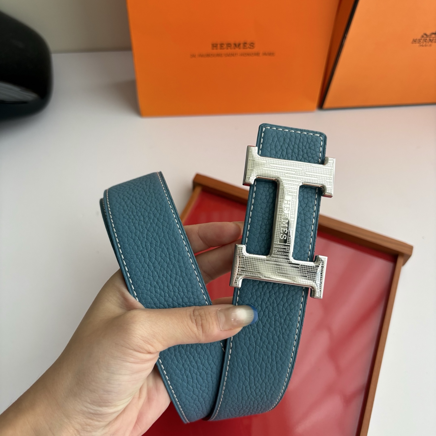 【爱马仕】Hermes 原单爱马仕，宽3.8cm进口原版皮带身，双面可两面用，精品电镀五金 ！