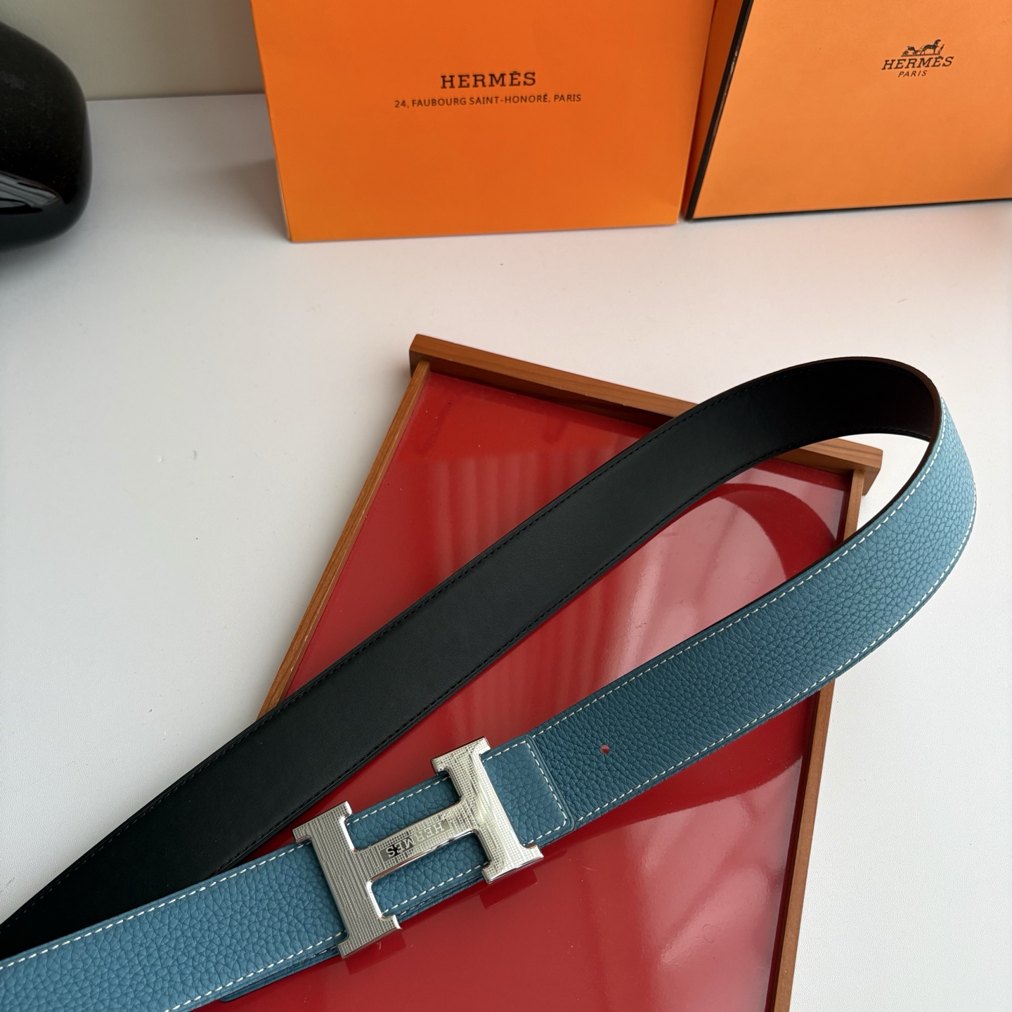 【爱马仕】Hermes 原单爱马仕，宽3.8cm进口原版皮带身，双面可两面用，精品电镀五金 ！
