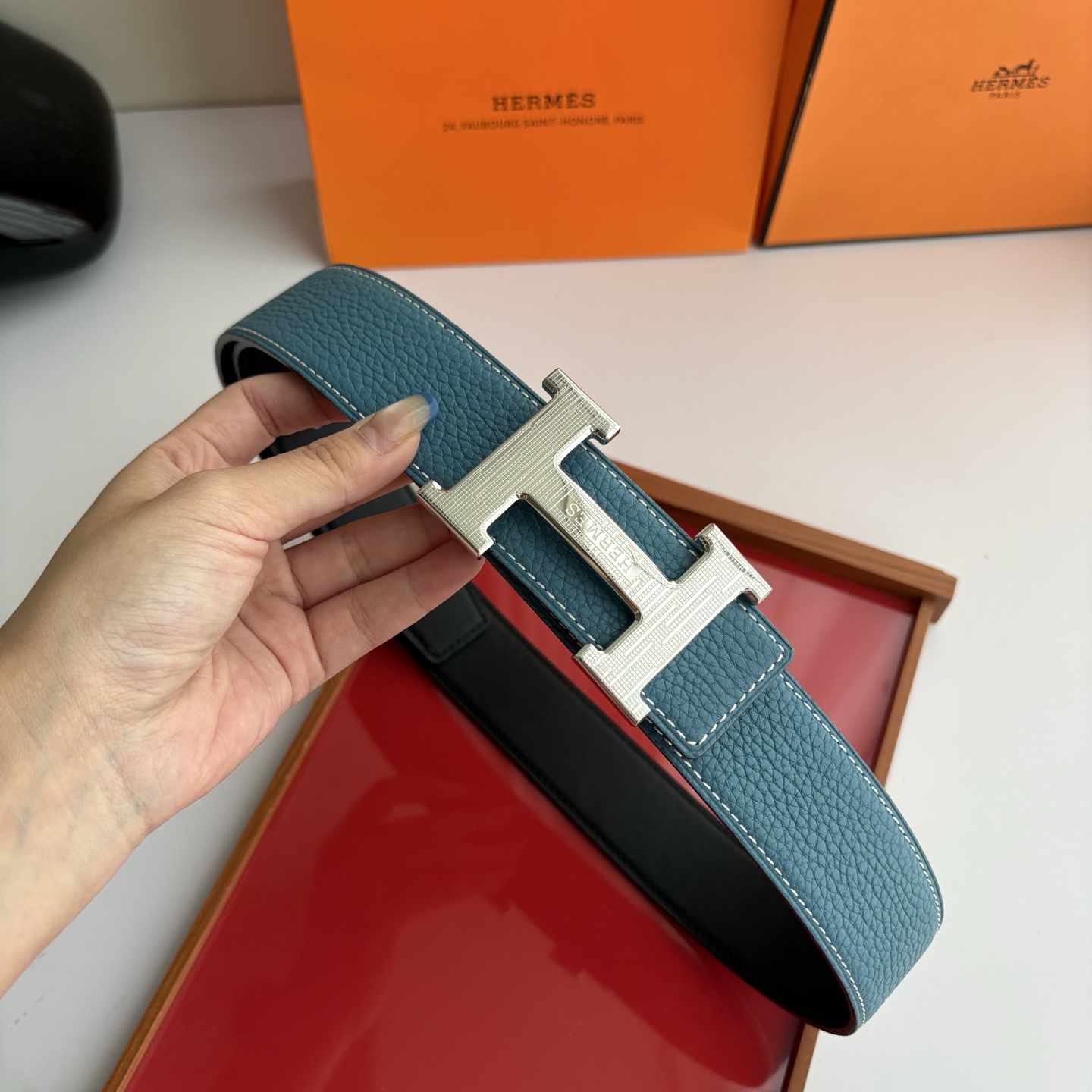 【爱马仕】Hermes 原单爱马仕，宽3.8cm进口原版皮带身，双面可两面用，精品电镀五金 ！