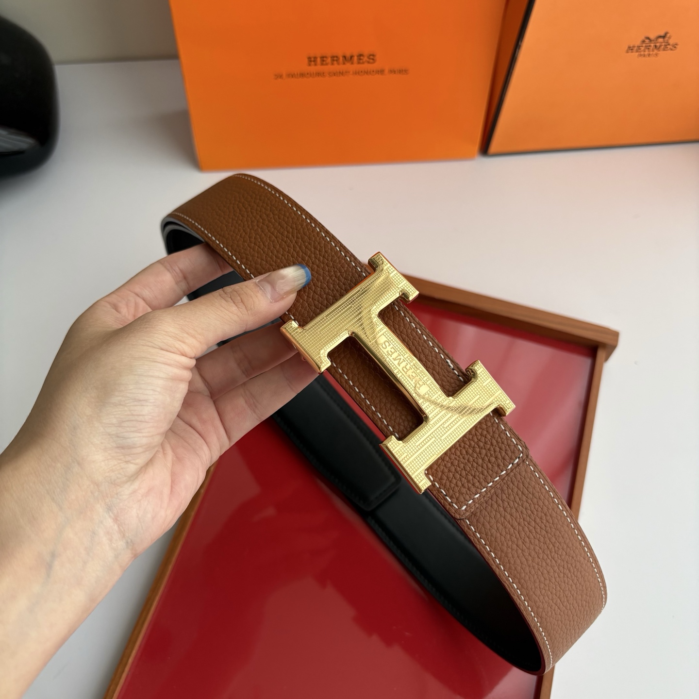 【爱马仕】Hermes 原单爱马仕，宽3.8cm进口原版皮带身，双面可两面用，精品电镀五金 ！